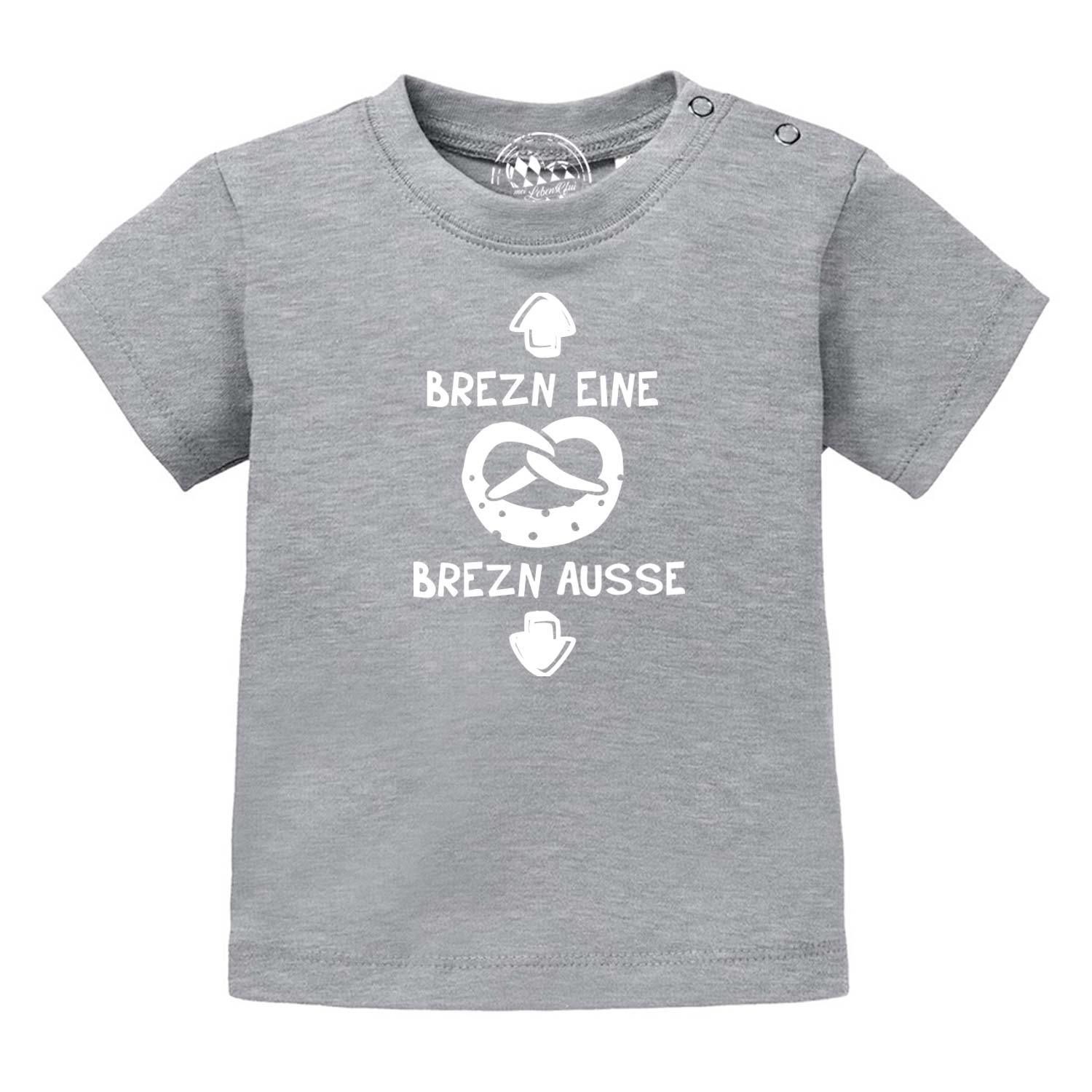Graues Baby T-Shirt "Brezn" mit weißem Brezel-Motiv und witzigem bayerischem Spruch für Kleinkinder