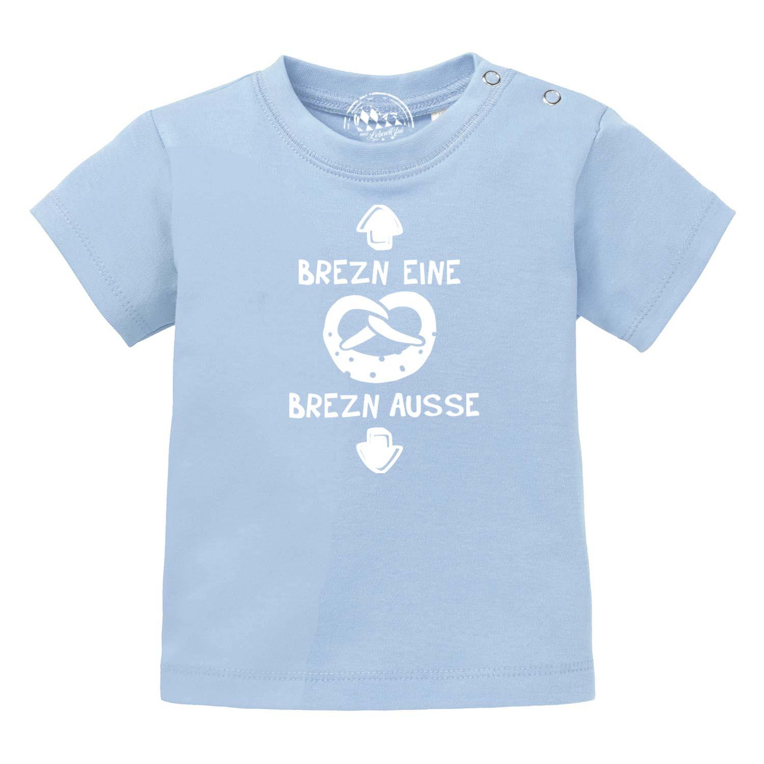 Helles Baby T-Shirt Brezn in Blau mit weißem Brezel-Motiv und witzigem Spruch für Jungen und Mädchen.
