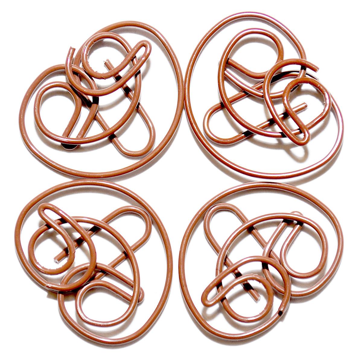 Set aus acht silbernen Büroklammern in vier verschiedenen witzigen Formen mit bayerischen Motiven aus Metall.