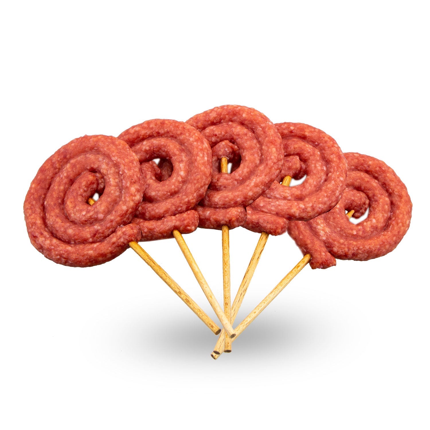 Fünf Mini-Salami am Holzstiel in Lolli-Form, rotbraune Dauerwurst mit gerollter Oberfläche, bayrisch produziert.