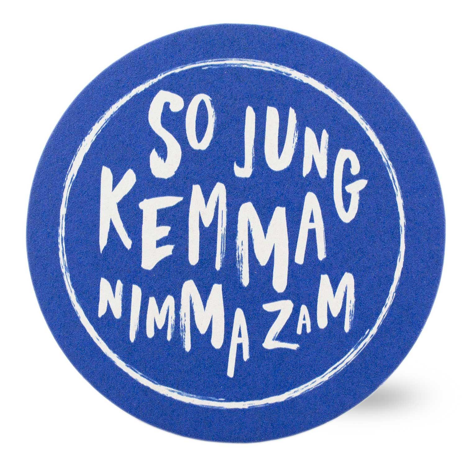 Runder Bierdeckel mit schwarzem Aufdruck „So jung kemma nimma zam“ auf weißem Hintergrund, 20 Stück, Ø 107 mm.