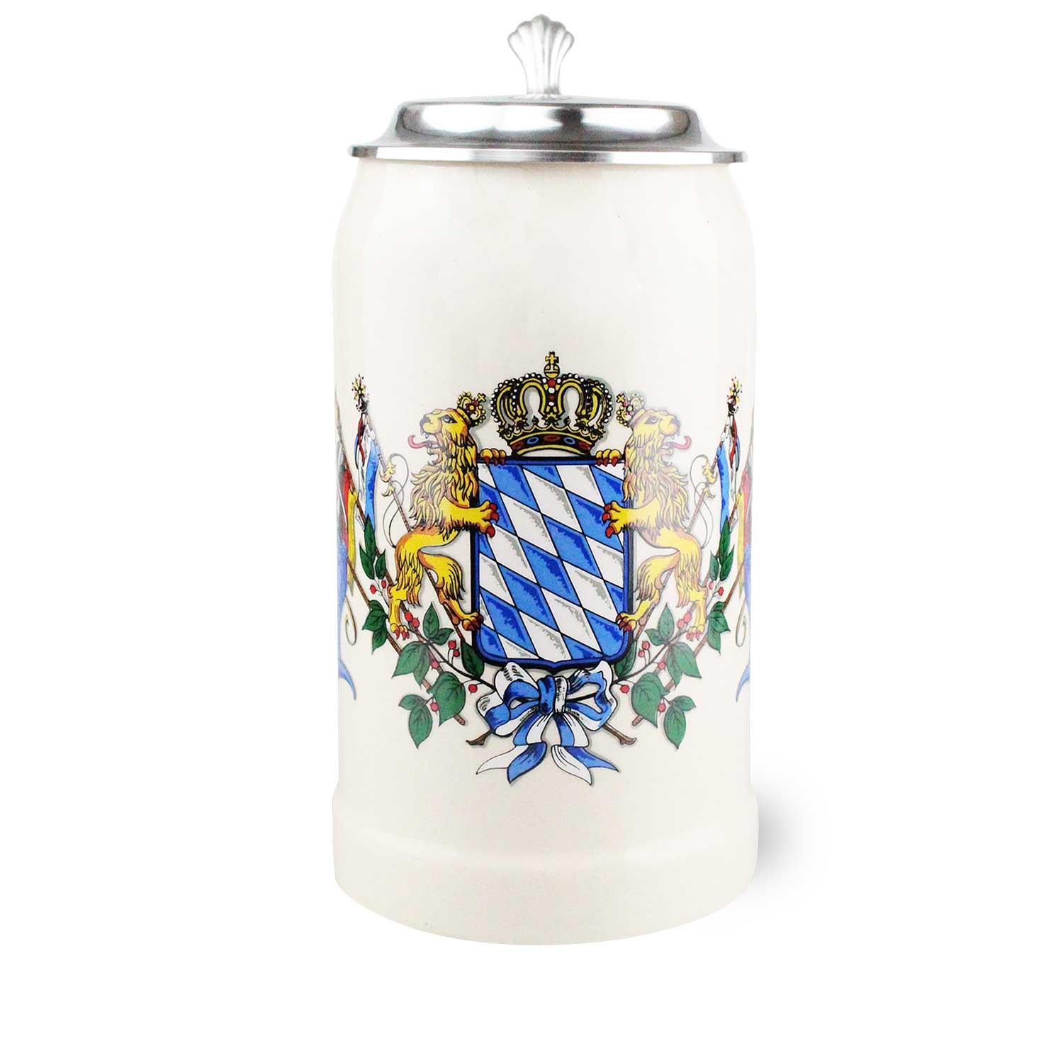 Traditioneller Bierkrug mit Zinndeckel, bayerischem Rautenmuster, Löwenwappen und Schriftzug, Keramik, 1,0 Liter.