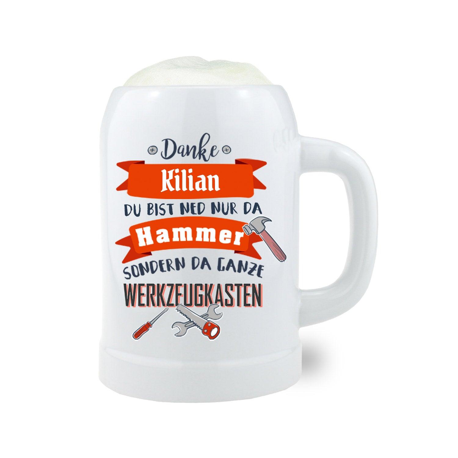 Halbliter-Bierkrug aus Glas mit Henkel, Gravur „Du bist ned nur da Hammer“ und individualisierbarem Wunschtext.