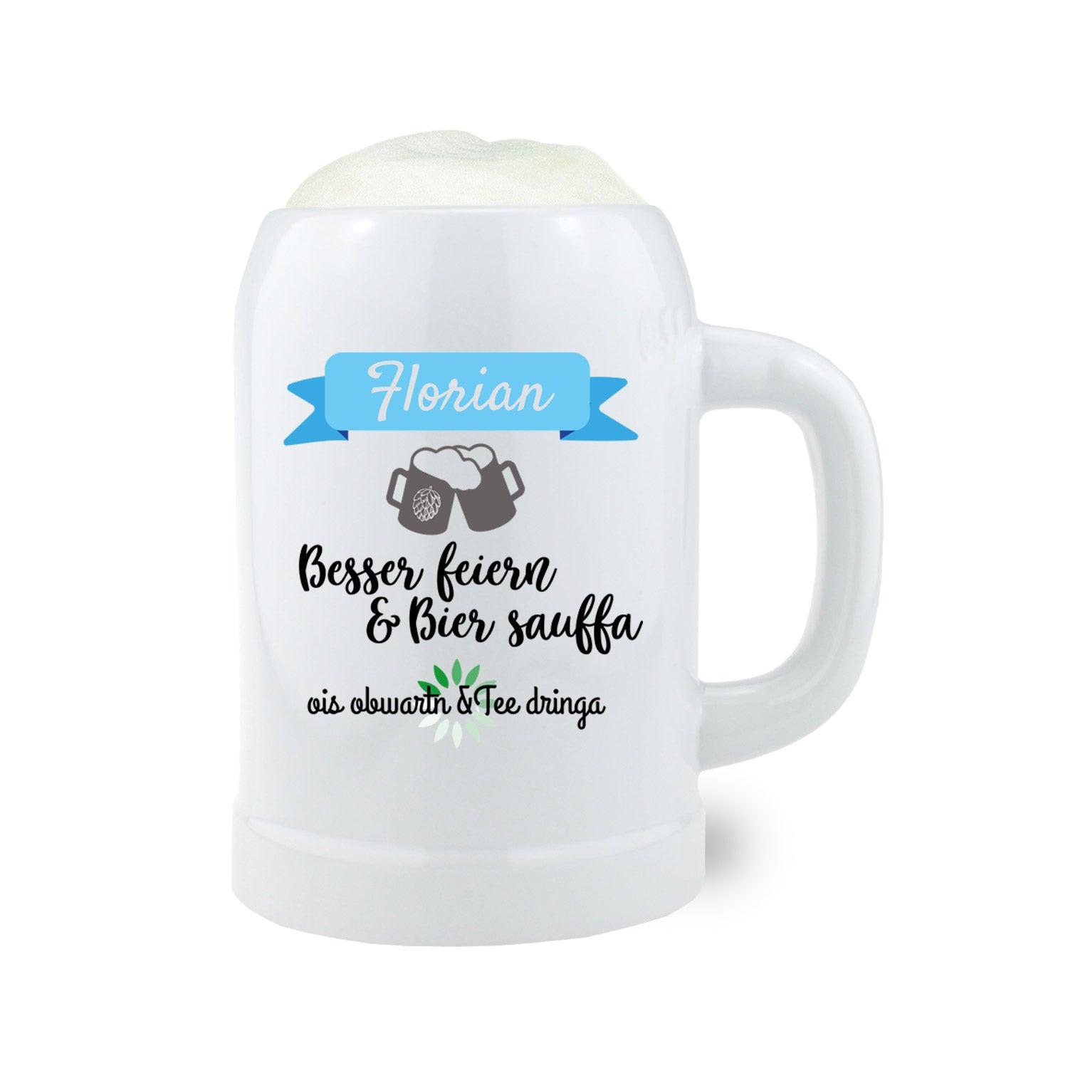 Halbliter-Bierkrug aus klarem Glas mit rustikaler Form, Gravur „Feiern“ und individualisierbarem Namen.