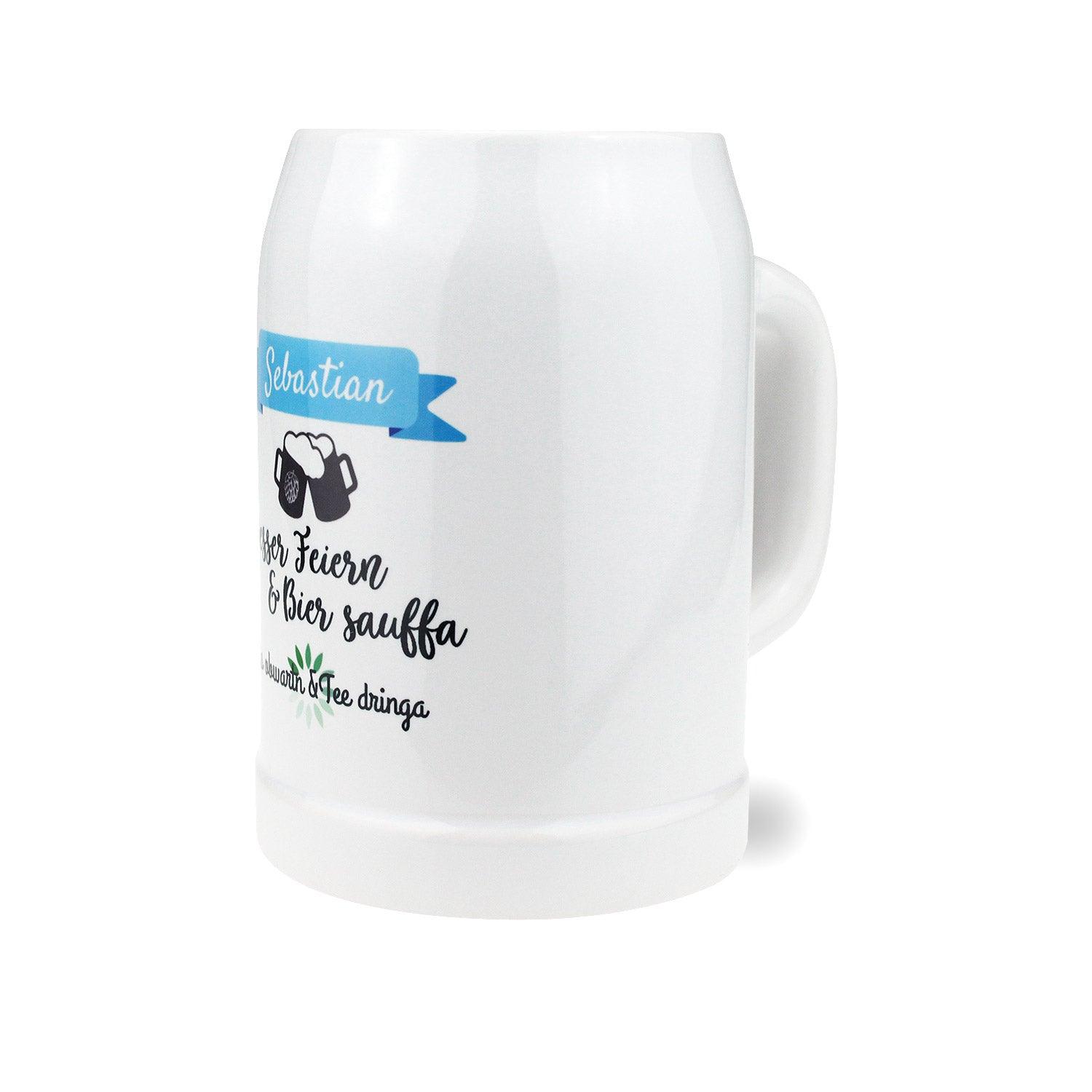 Personalisierbarer Bierkrug aus Glas mit Henkel, Gravur „Feiern“ und individuellem Namen, Fassungsvermögen 0,5 Liter.