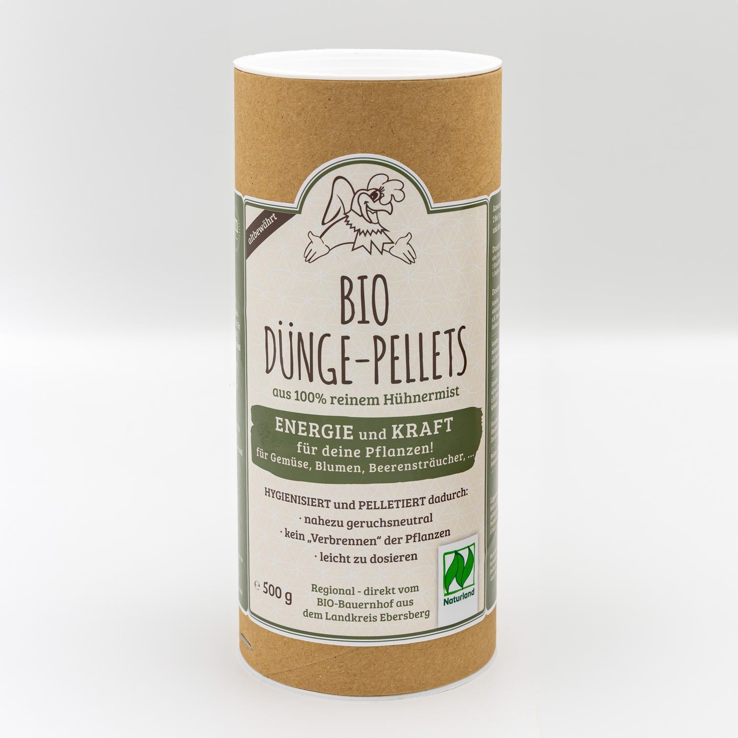 BIO Dünge-Pellets aus 100 % reinem Hühnermist, natürlich fermentiert, in unregelmäßiger, pelletierter Form.