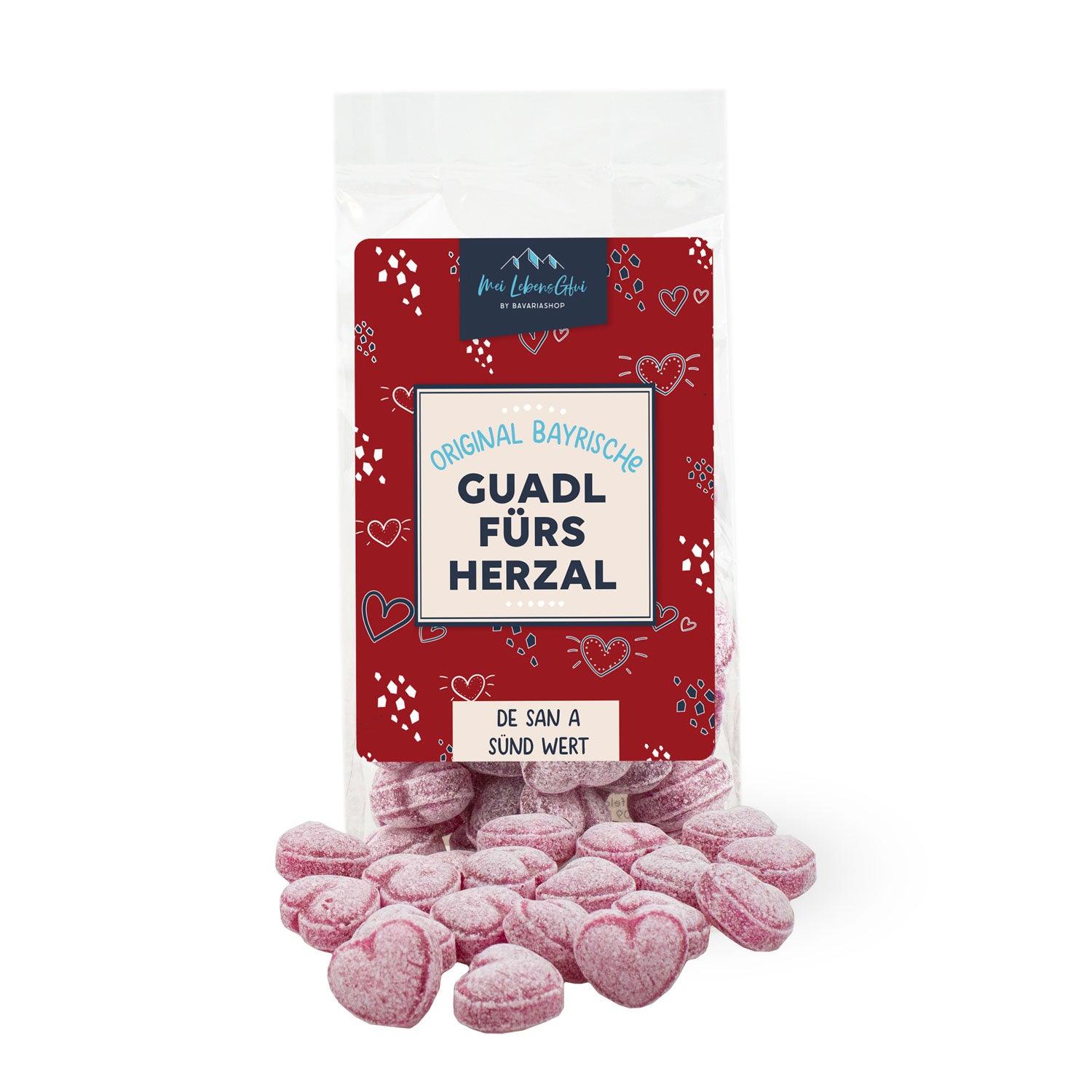 Herzförmige, ungefüllte Bonbons in Rot mit weißem Schriftzug „Boarisches Herzal“, alkoholfrei, 150 g.
