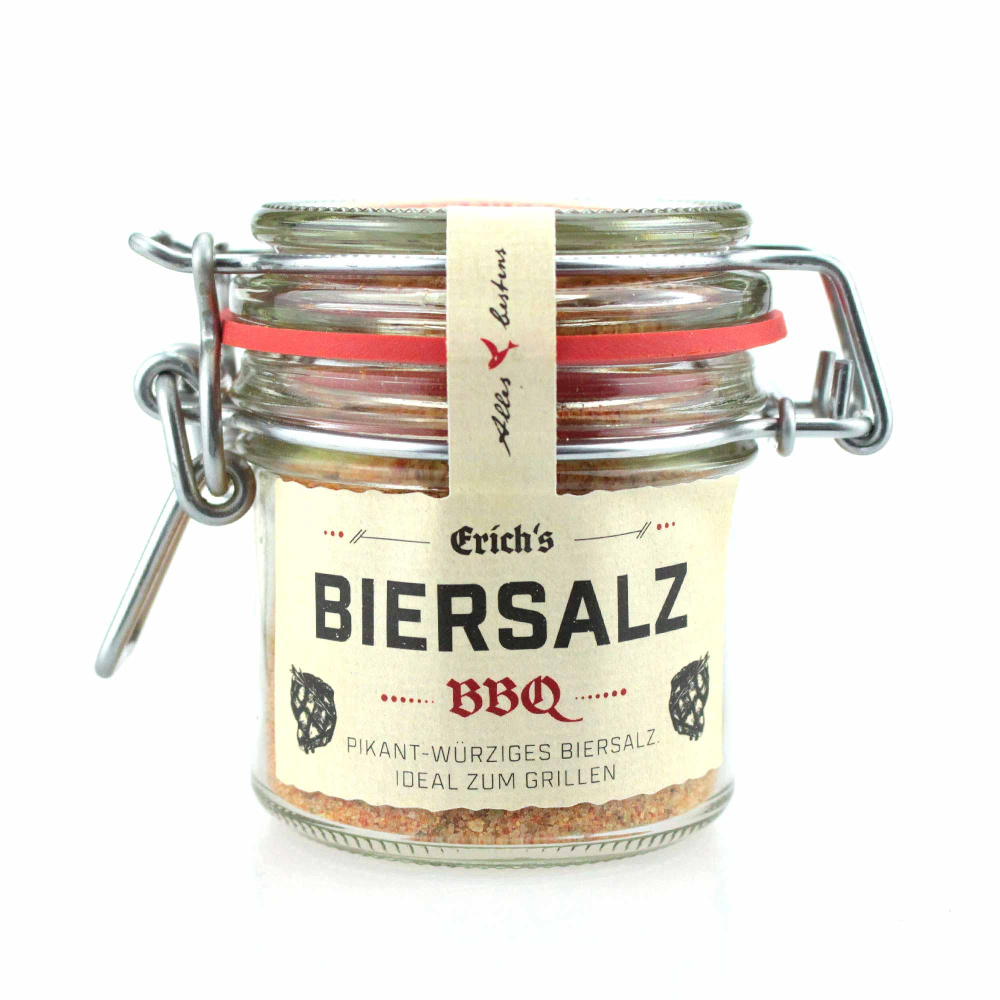 Grobes, bernsteinfarbenes Biersalz mit sichtbaren Grillgewürzen im transparenten Einweckglas, Inhalt 100 g