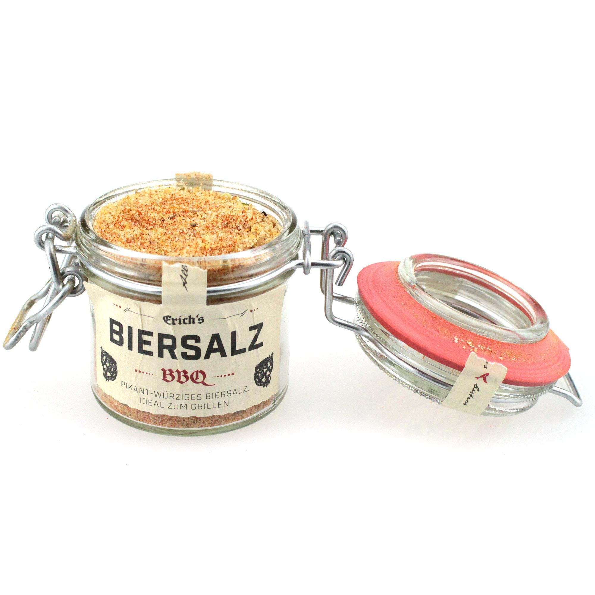 Grobes, rötlich-braunes Biersalz mit würzigen Grillgewürzen in glattem Einweckglas mit Clipverschluss, 100 g.