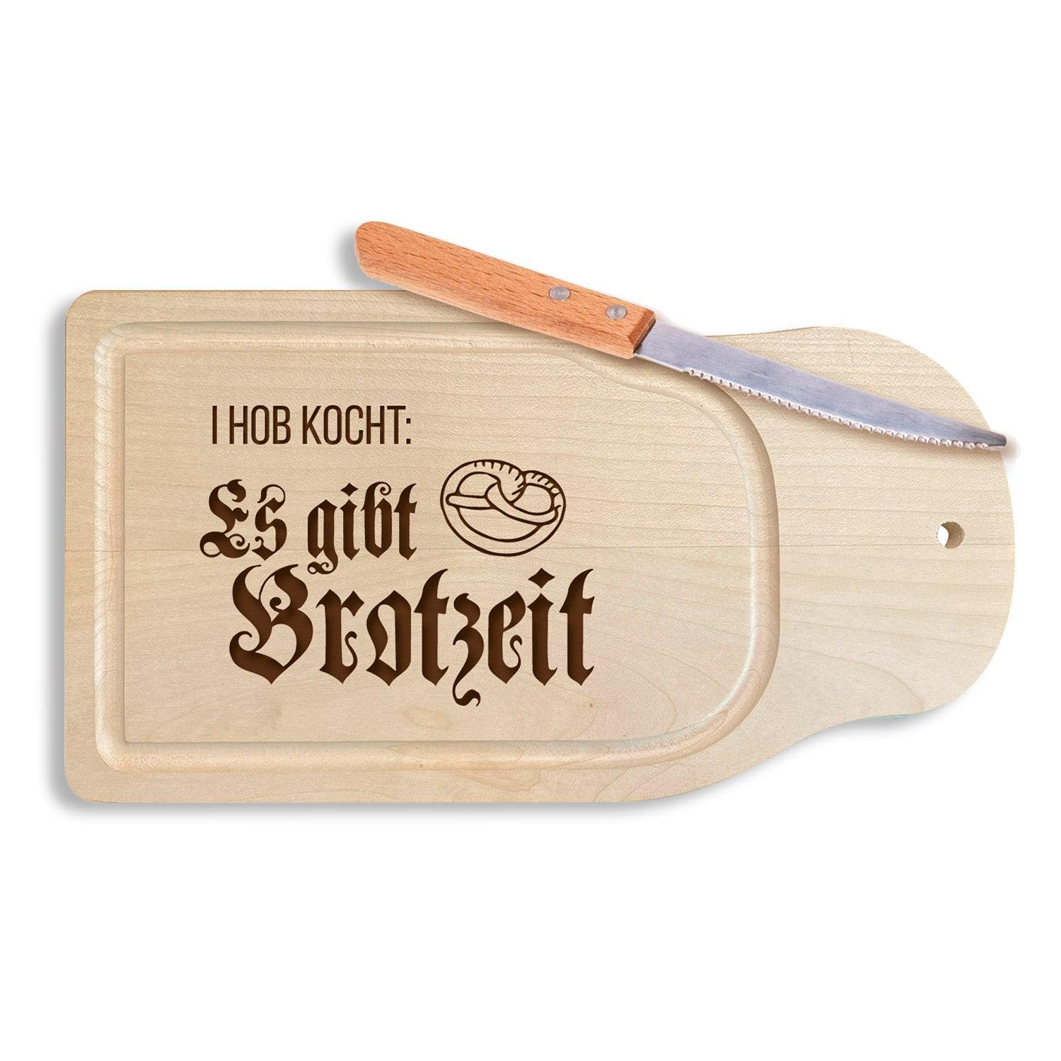 Rechteckiges Brotzeitbrett aus hellem Ahornholz mit eingebranntem Schriftzug „I hob kocht: Es gibt Brotzeit“.