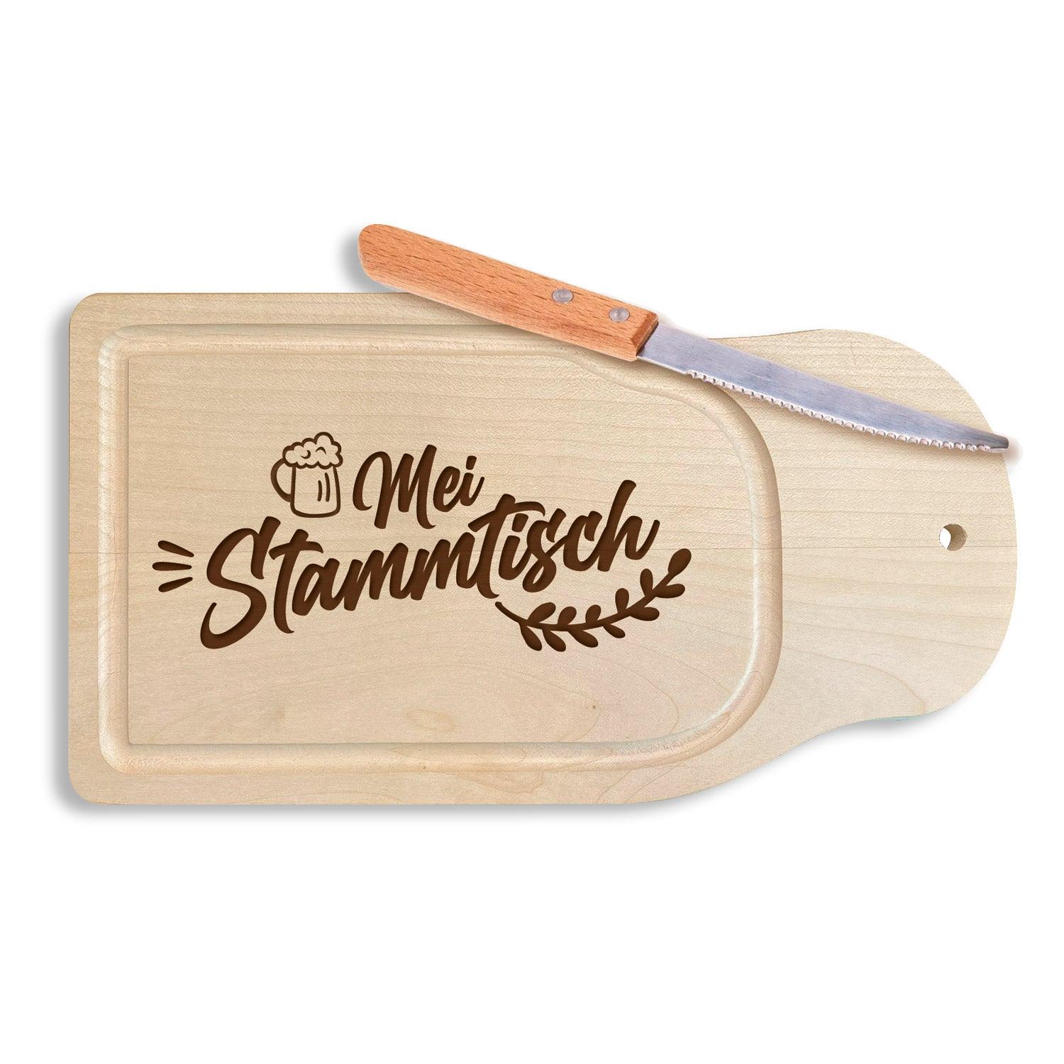 Rechteckiges Brotzeitbrett aus hellem Ahornholz mit eingebrannter Gravur „Mei Stammtisch“ in Schreibschrift.