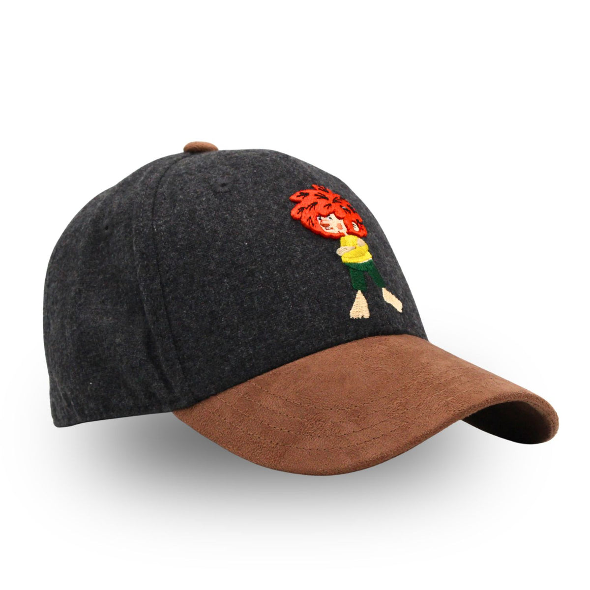 Pumuckl Cap „Grantig by nature“ dunkelgrau – Curved Basecap mit 3D-Stick des grantigen Pumuckl, Ansicht schräg links