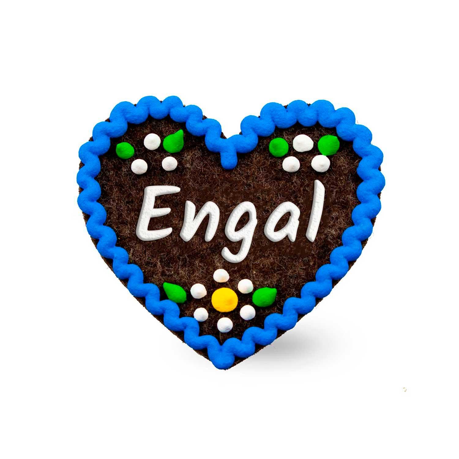Herzförmiger Filz-Anstecker mit aufgesticktem Schriftzug „Engal“ und Sicherheitsverschluss auf der Rückseite, ca. 6,5 x 7 cm.