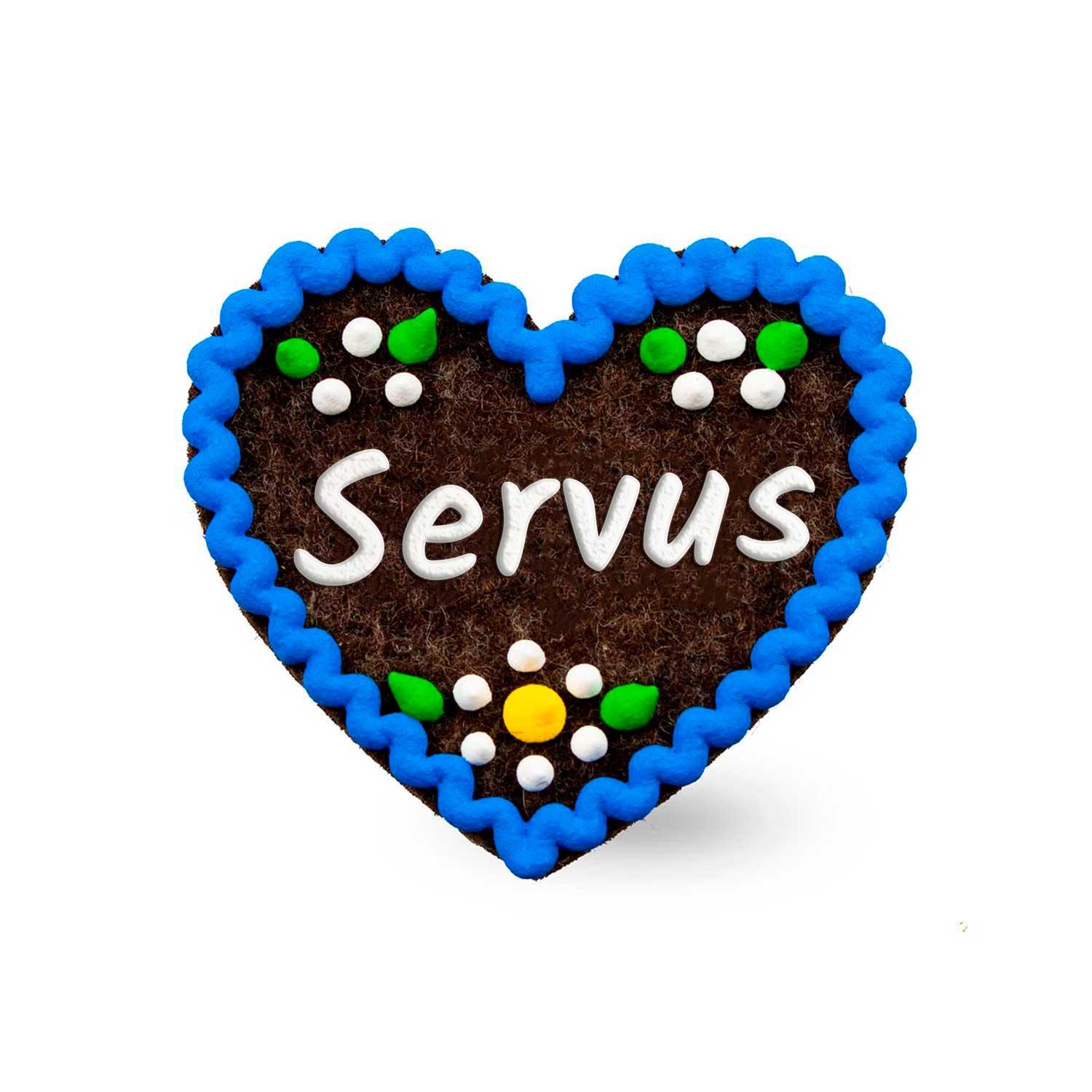 Filzherz-Anstecker in Herzform mit gesticktem Schriftzug „Servus“, Sicherheitsverschluss auf der Rückseite, ca. 6,5 x 7 cm.