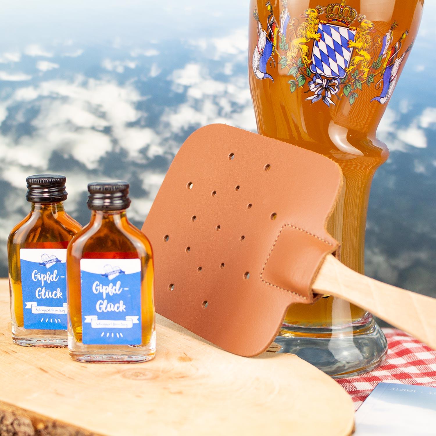 Fliegenklatsche mit ovalem Lederkopf, Holzgriff und Aufdruck „Zipfeklatscher“ in Schwarz auf braunem Echtleder.