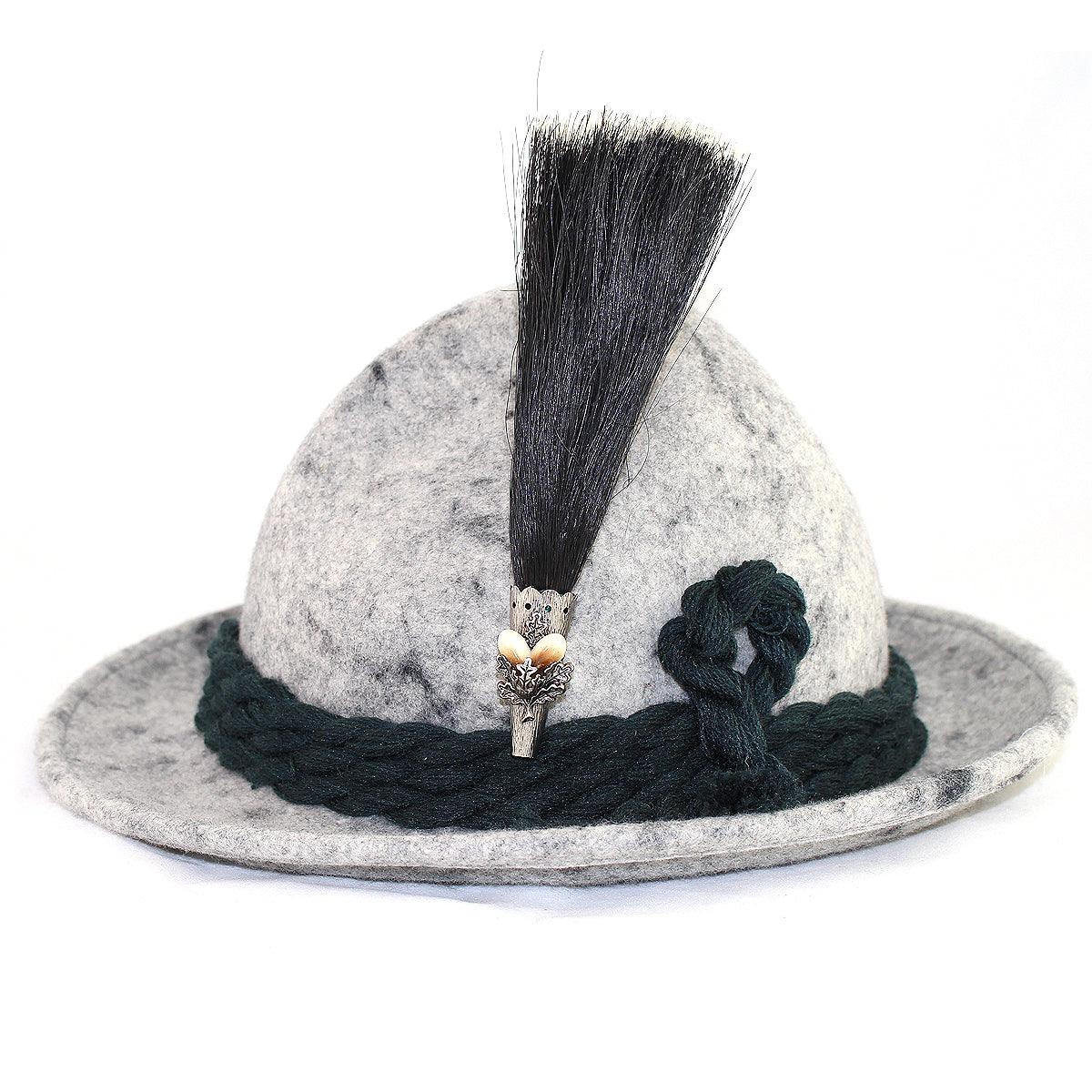 Gamsbart aus dunkelbraunem Antilopenhaar in Fächerform mit imitierter Hirschzahnverzierung, ca. 16 cm hoch.