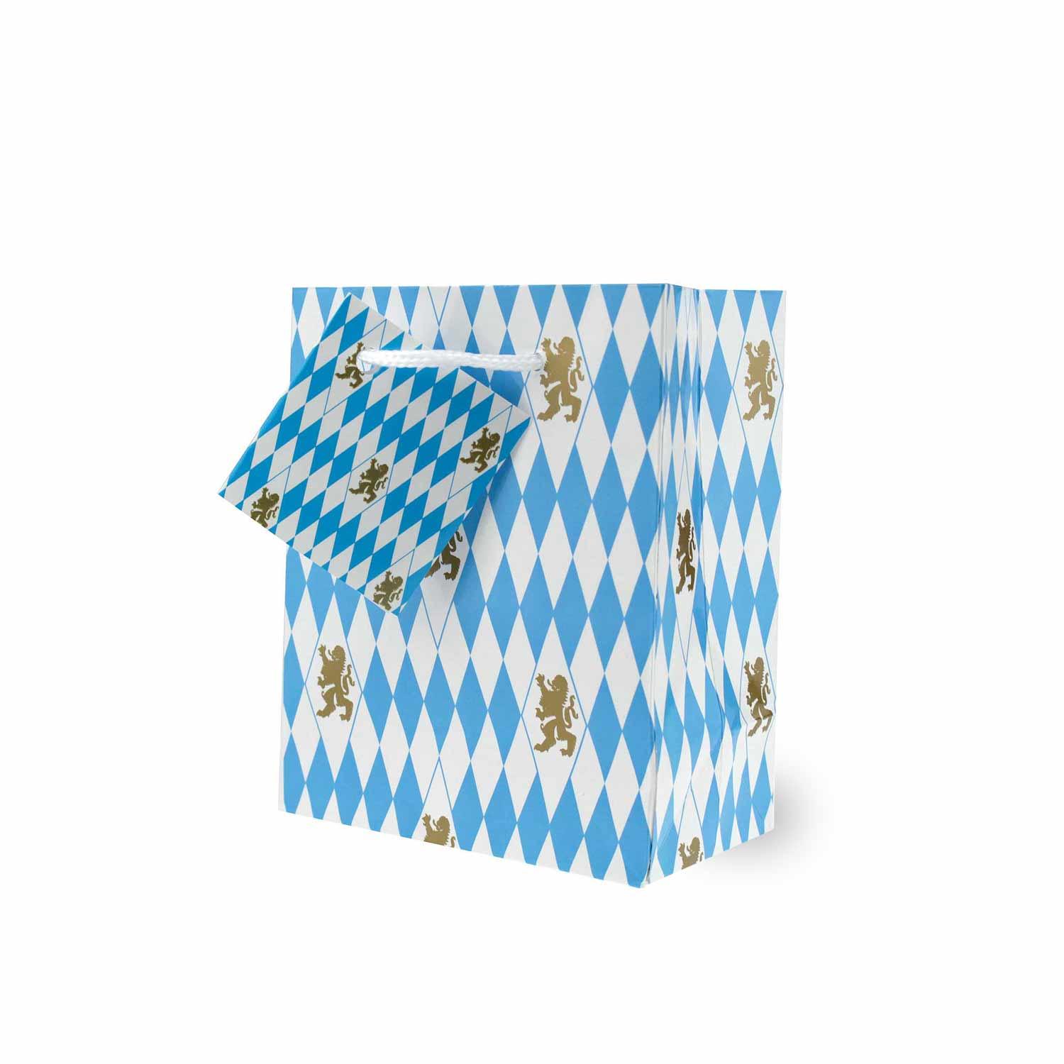 Kleine Tragetasche aus laminiertem Kraftpapier mit Herz-Motiv, Tragegriffen und rotem Karomuster; ca. 11 x 13,5 x 6 cm.