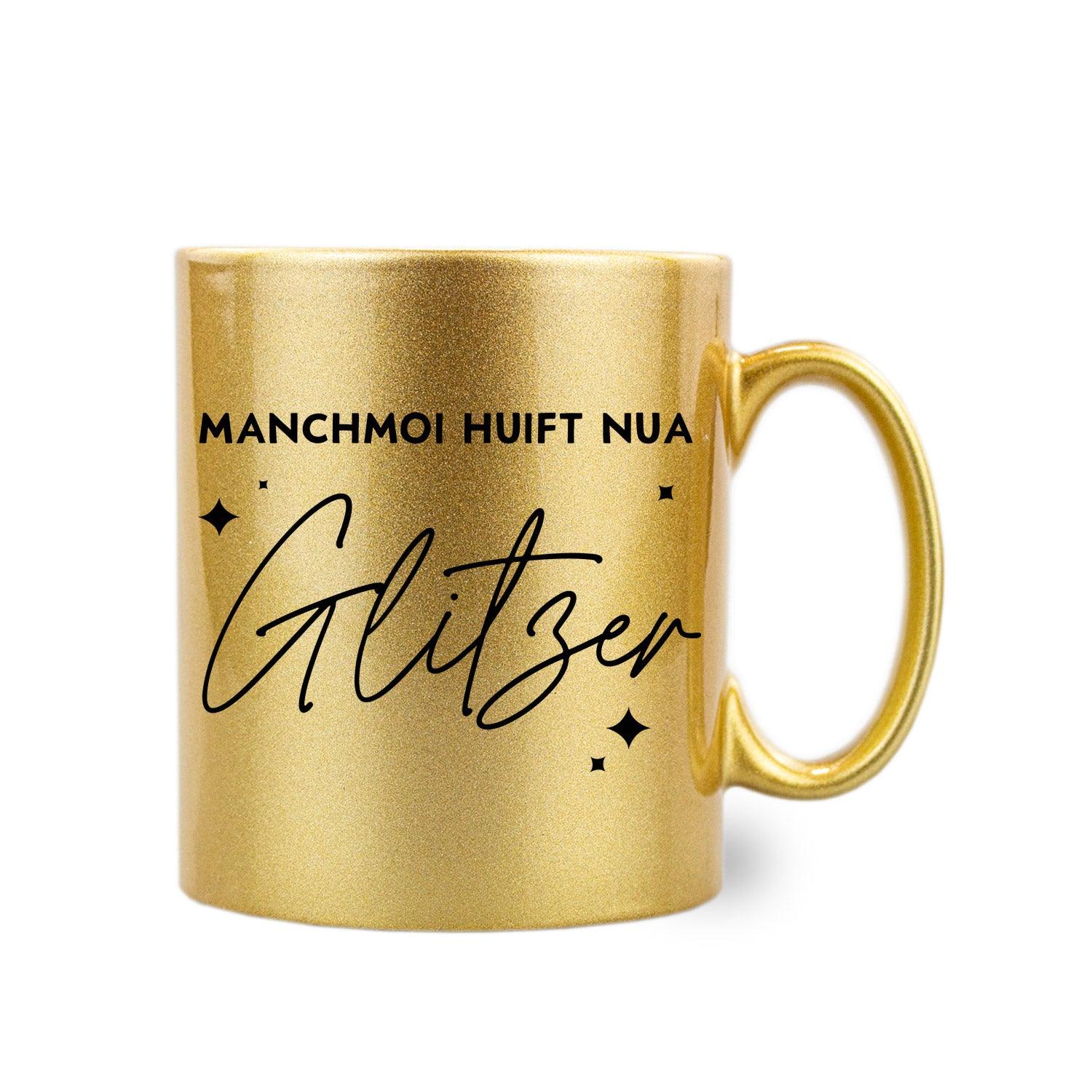 Gold-glitzernde Tasse mit bauchiger Form und schwarzem Schriftzug „Manchmoi huift nua Glitzer“, 300 ml, Thermotransferdruck.