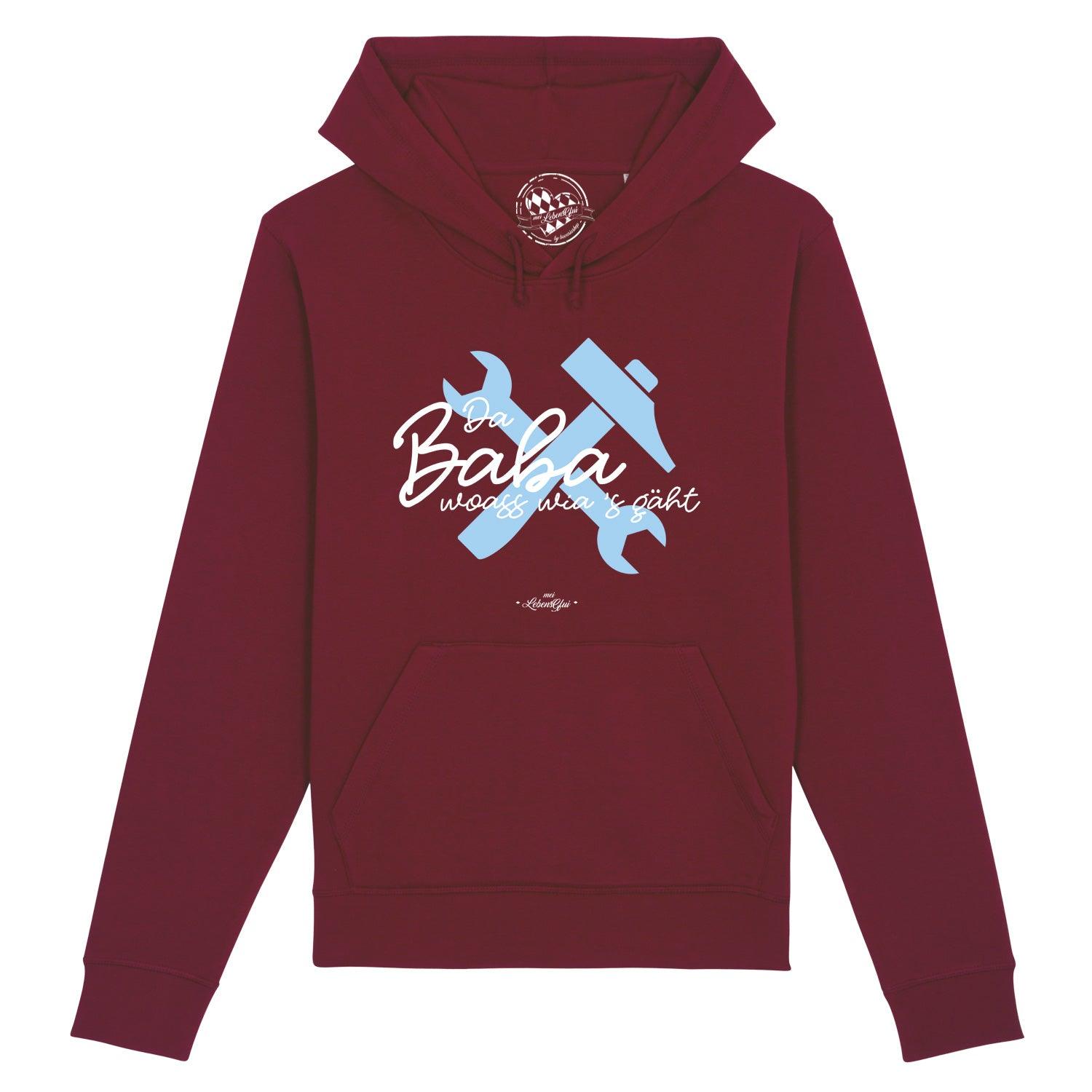 Dunkelblauer Herren Hoodie mit weißem Schriftzug „Da Baba woass wia’s gäht“, Kapuze, Kängurutasche, Bio-Baumwollmix.