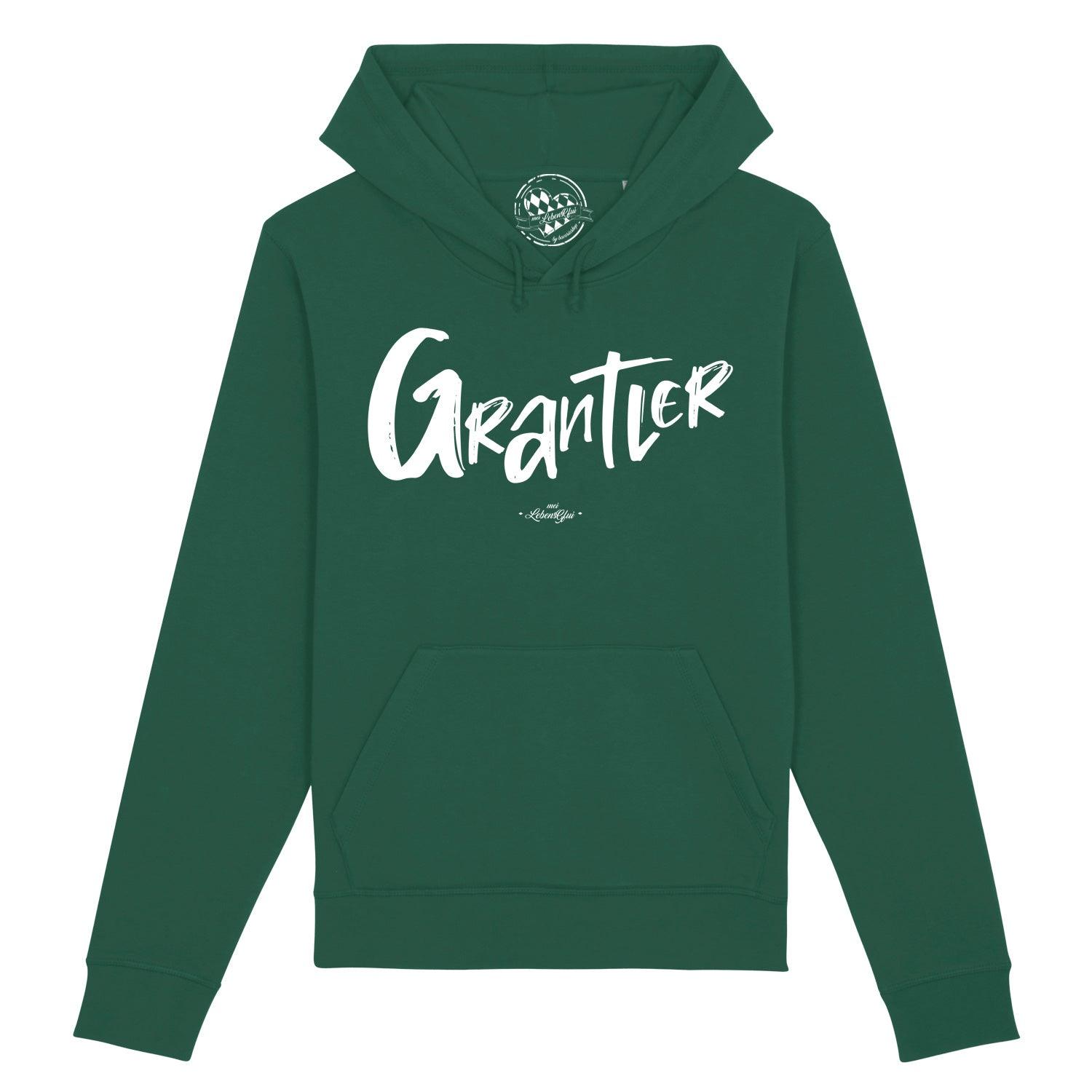 Dunkelblauer Herren-Hoodie mit weißem „Grantler“-Schriftzug, Kapuze, Kordelzug und Kängurutasche; Bio-Baumwollmix.