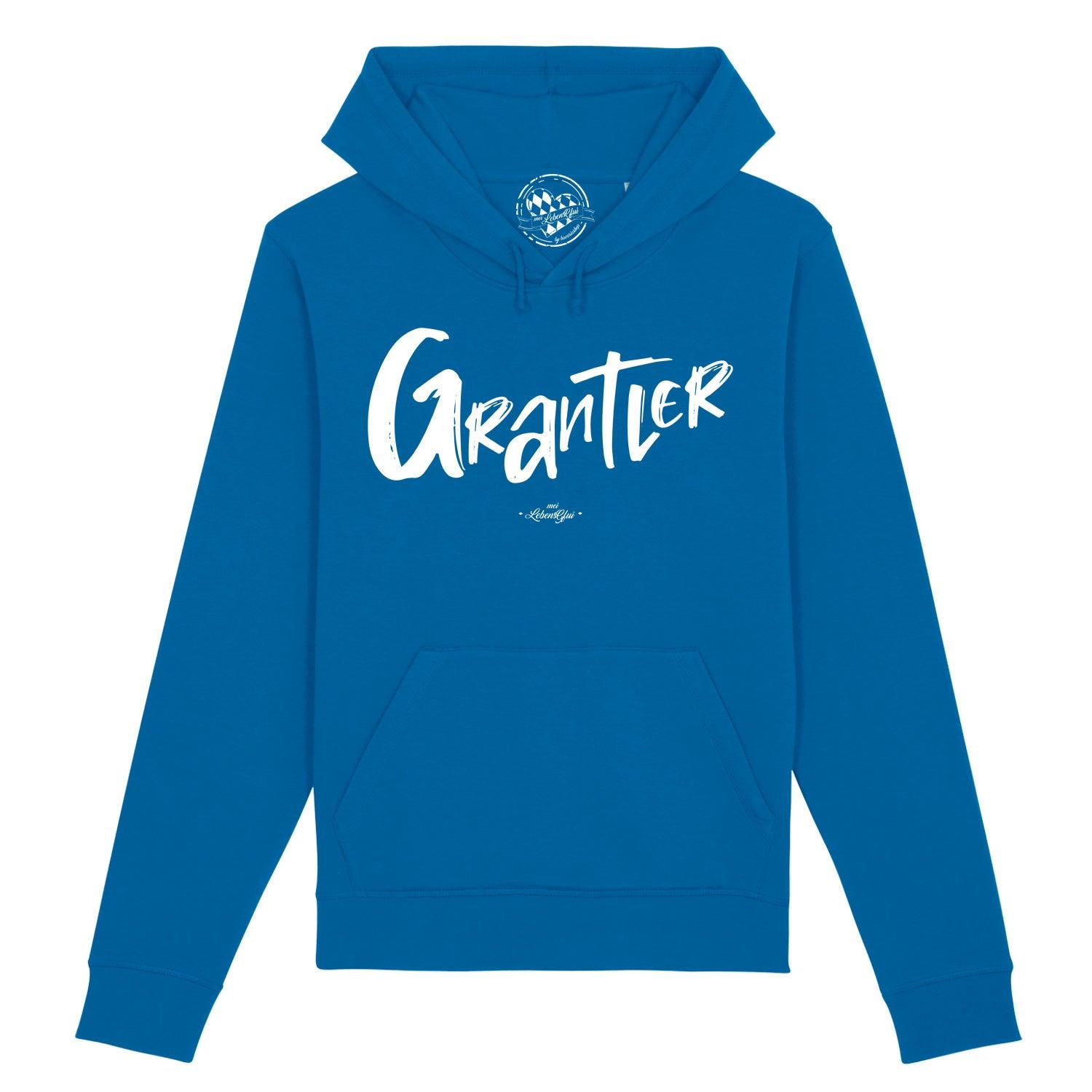 Dunkelgrauer Herren Hoodie mit weißem „Grantler“-Schriftzug auf der Brust, Kapuze, Kängurutasche, aus Bio-Baumwolle.