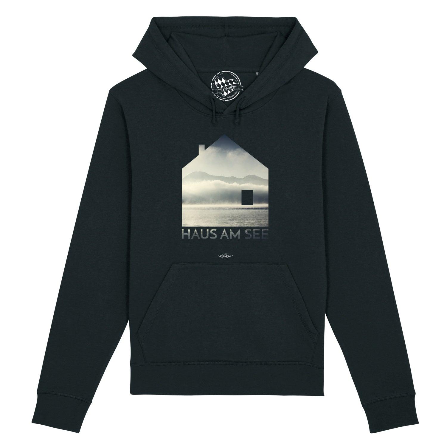 Dunkelblauer Herren-Hoodie mit weißem Frontprint „Haus am See“, Kapuze, Kängurutasche, Bio-Baumwolle-Mix.