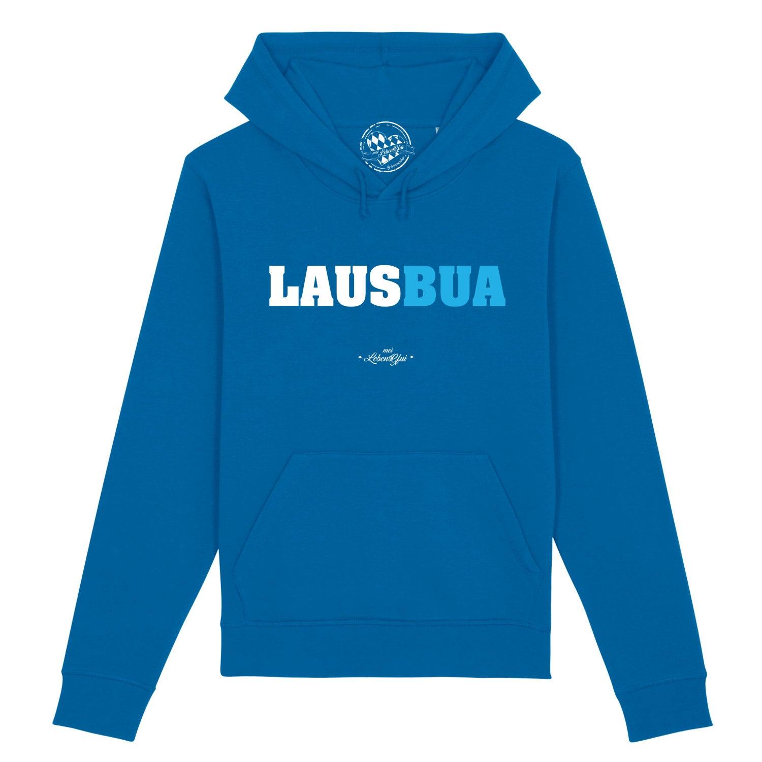Dunkelblauer Herren Hoodie mit weißem „Lausbua“-Schriftzug, Kapuze, Kängurutasche, aus Bio-Baumwolle und Recycling-Polyester.