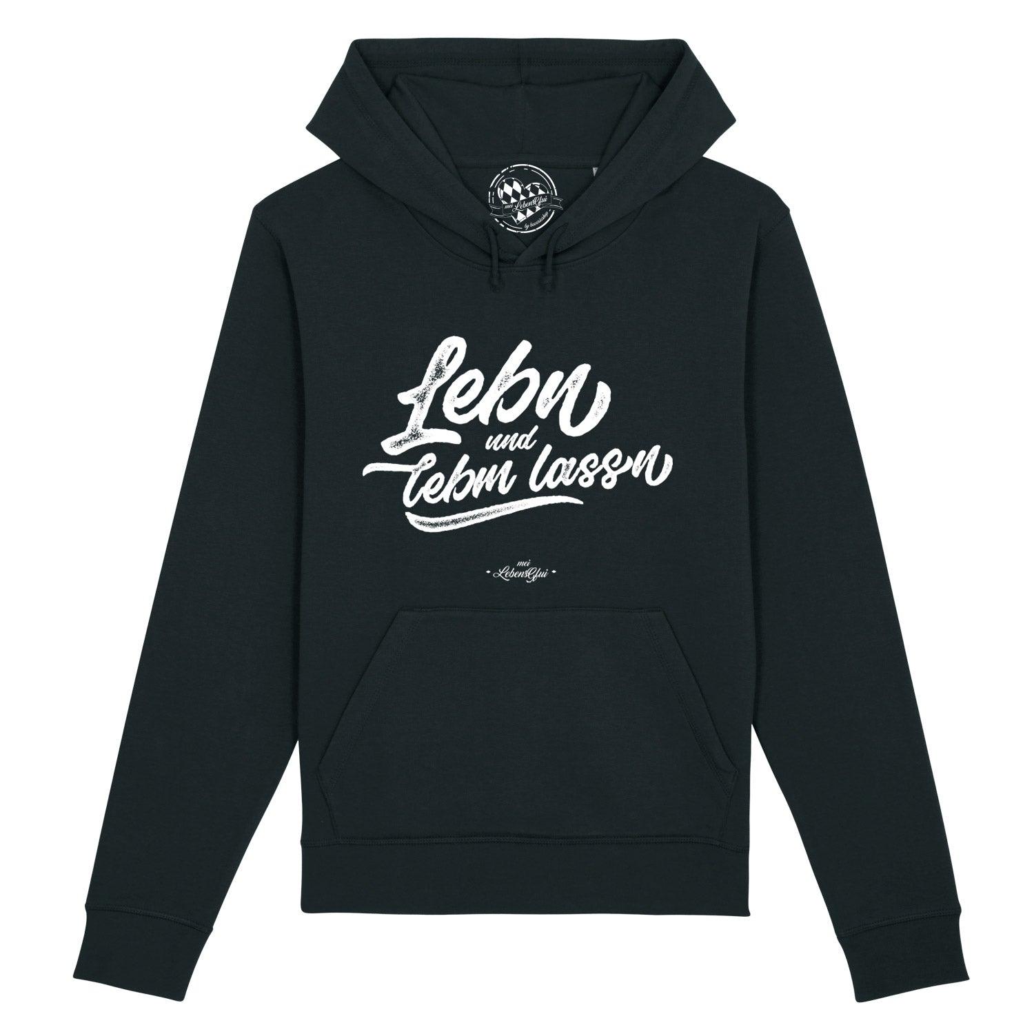 Dunkelgrauer Herren-Hoodie mit Kapuze, Frontprint „Lebn und lebm lassn“ in Weiß, aus Bio-Baumwolle.