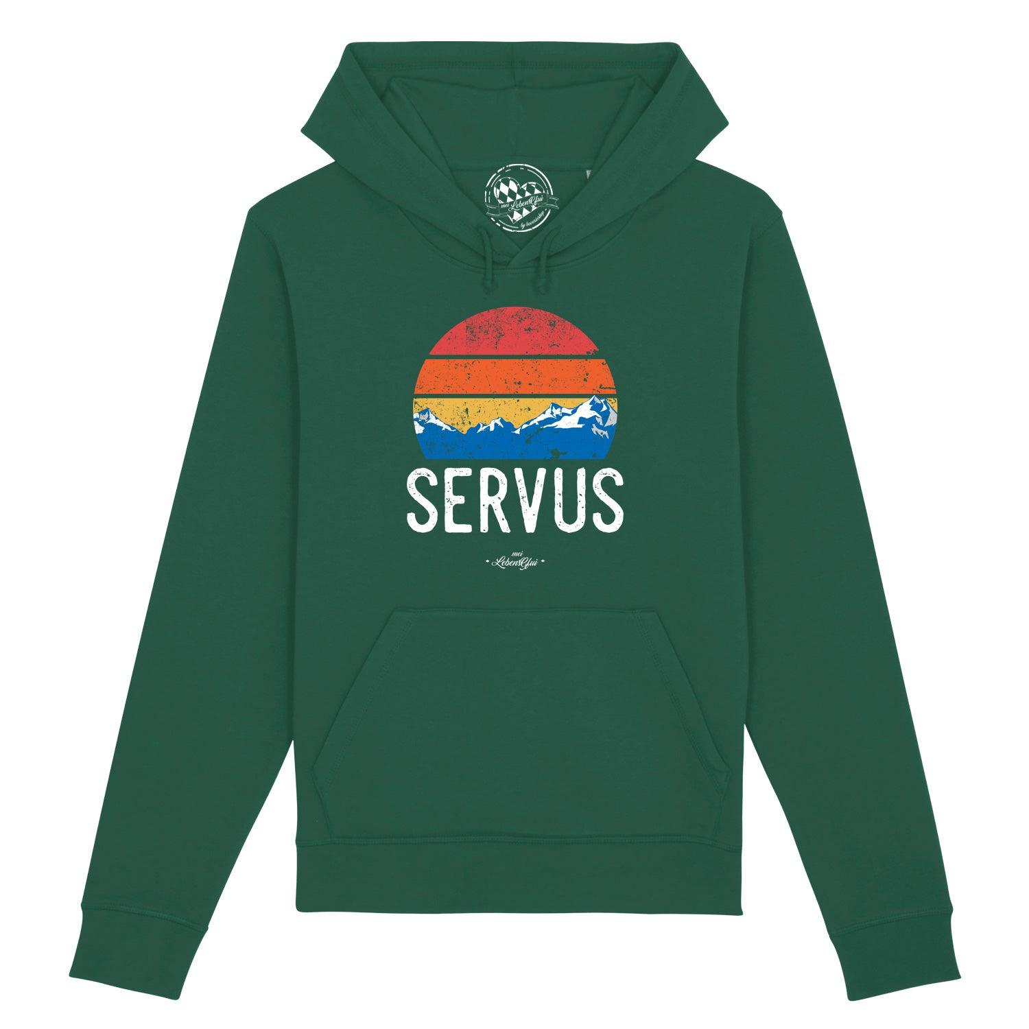 Dunkelblauer Herren-Hoodie mit weißem „Servus“-Schriftzug auf der Brust, Kapuze und Kängurutasche; Bio-Baumwollmix.