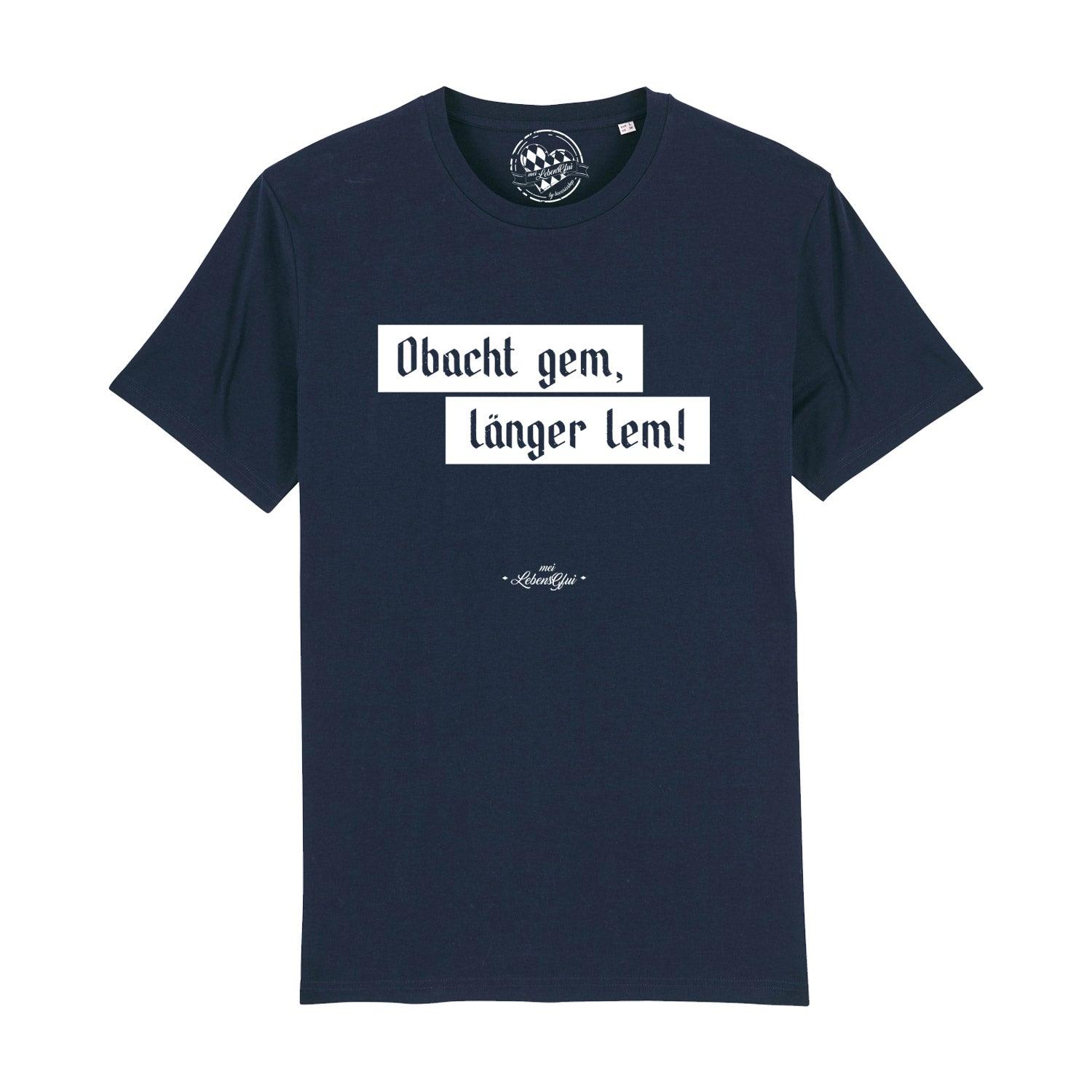 Herren T-Shirt mit „Obacht gem…“-Schriftzug in bayerischer Mundart, Motiv-Druck auf der Front, 100 % Bio-Baumwolle.