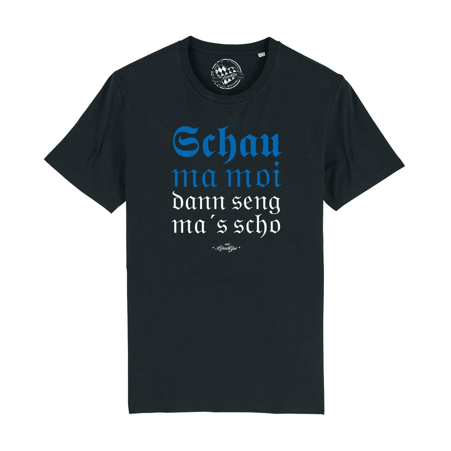 Schwarzes Herren-T-Shirt mit weißem Schriftzug „Schau ma moi“ auf der Brust, aus 100 % Bio-Baumwolle.