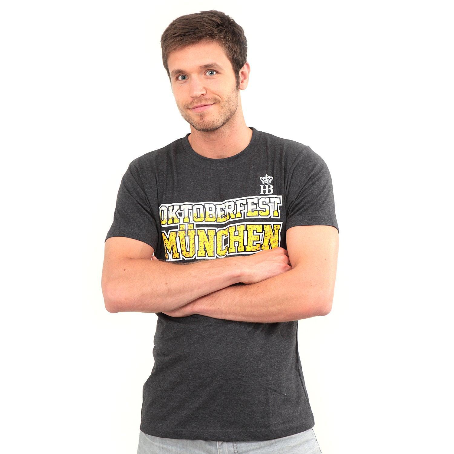 T-Shirt in Bierschaumoptik mit realistischer Schaumstruktur und schwarzem Schriftzug „Bierschaum”, aus Baumwolle.