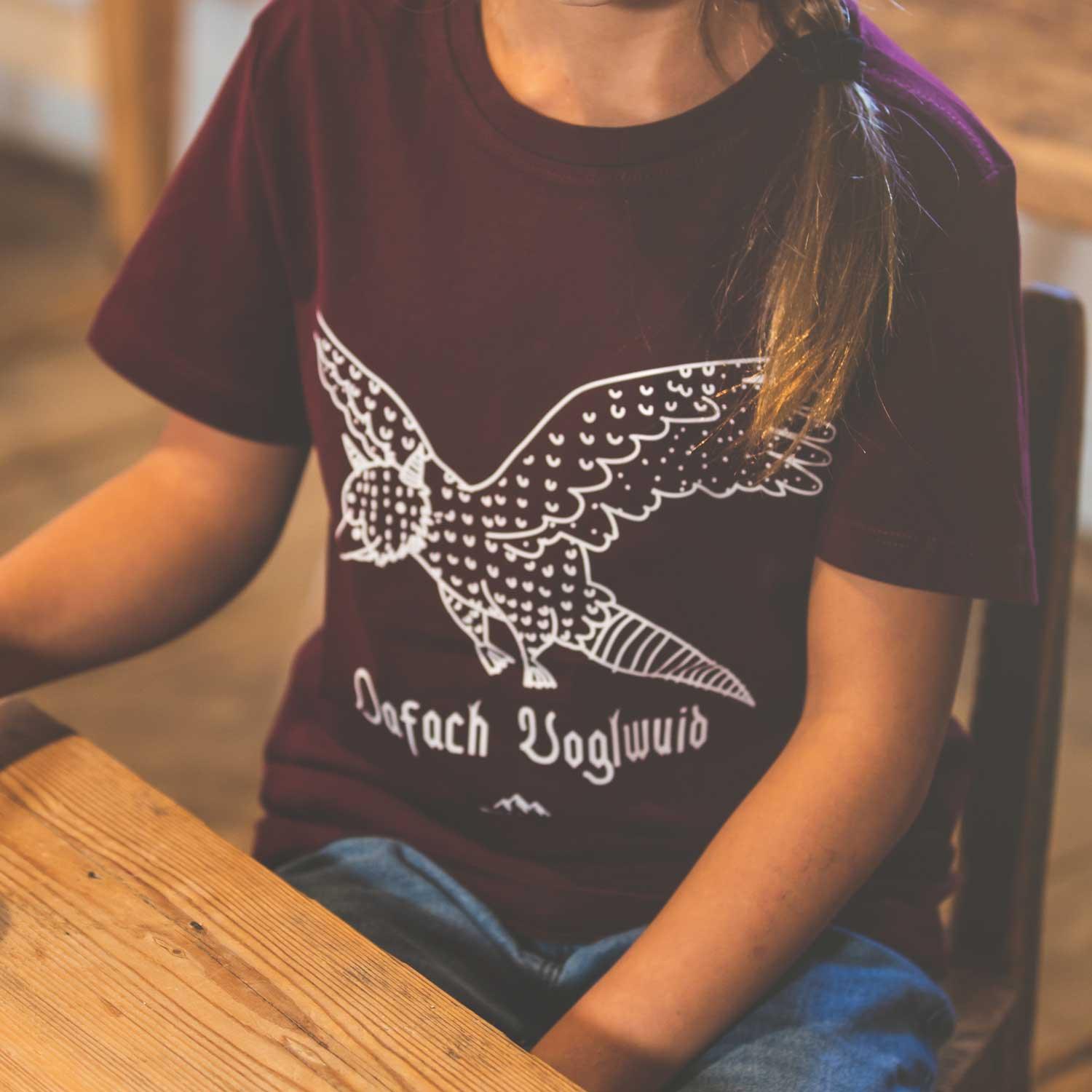 Kinder T-Shirt mit Wolpertinger-Motiv und Schriftzug „Oafach voglwuid“, aus Baumwolle, hochwertiger Siebdruck