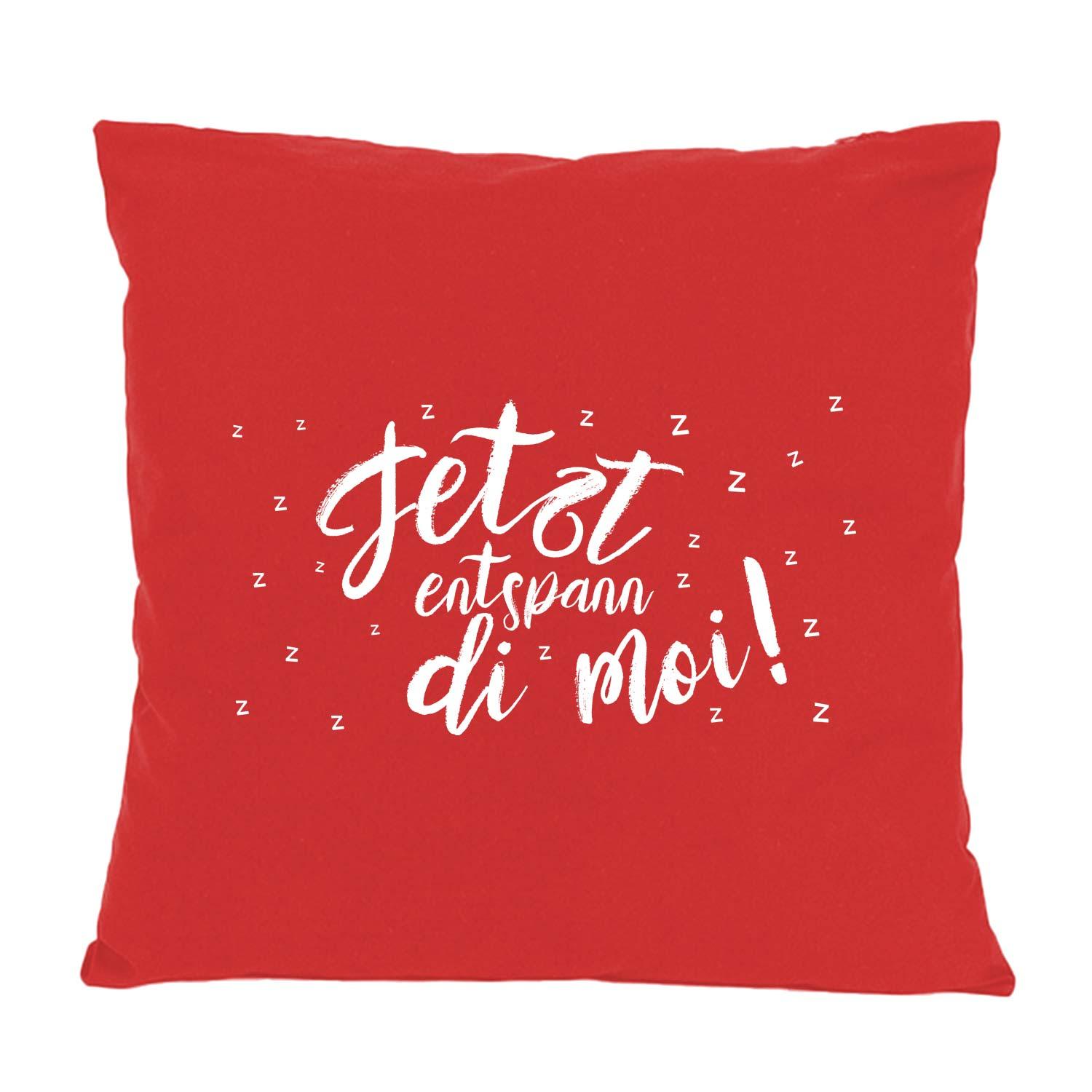 Quadratisches Dekokissen mit sichtbarem Aufdruck „Entspann di moi...“, bedruckt in Bayern, 100 % Baumwolle, ca. 40 × 40 cm.