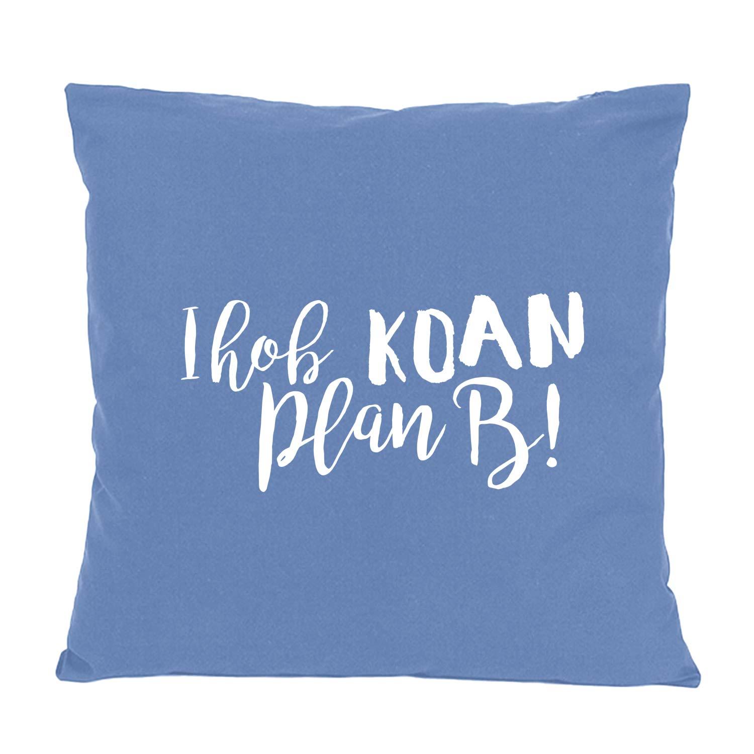 Quadratisches Dekokissen mit mittigem Schriftzug "Koan Plan B", sichtbar strukturierter Stoff; ca. 40 x 40 cm, 100 % Baumwolle.