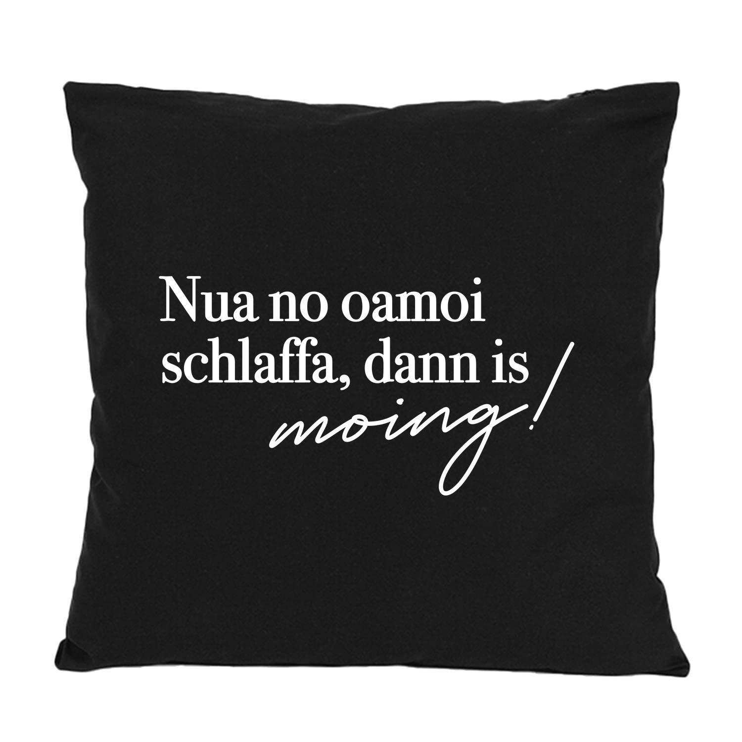 Quadratisches Dekokissen mit bayerischem Schriftzug „Nua no oamoi schlaffa“, aus 100 % Baumwolle, ca. 40 x 40 cm.