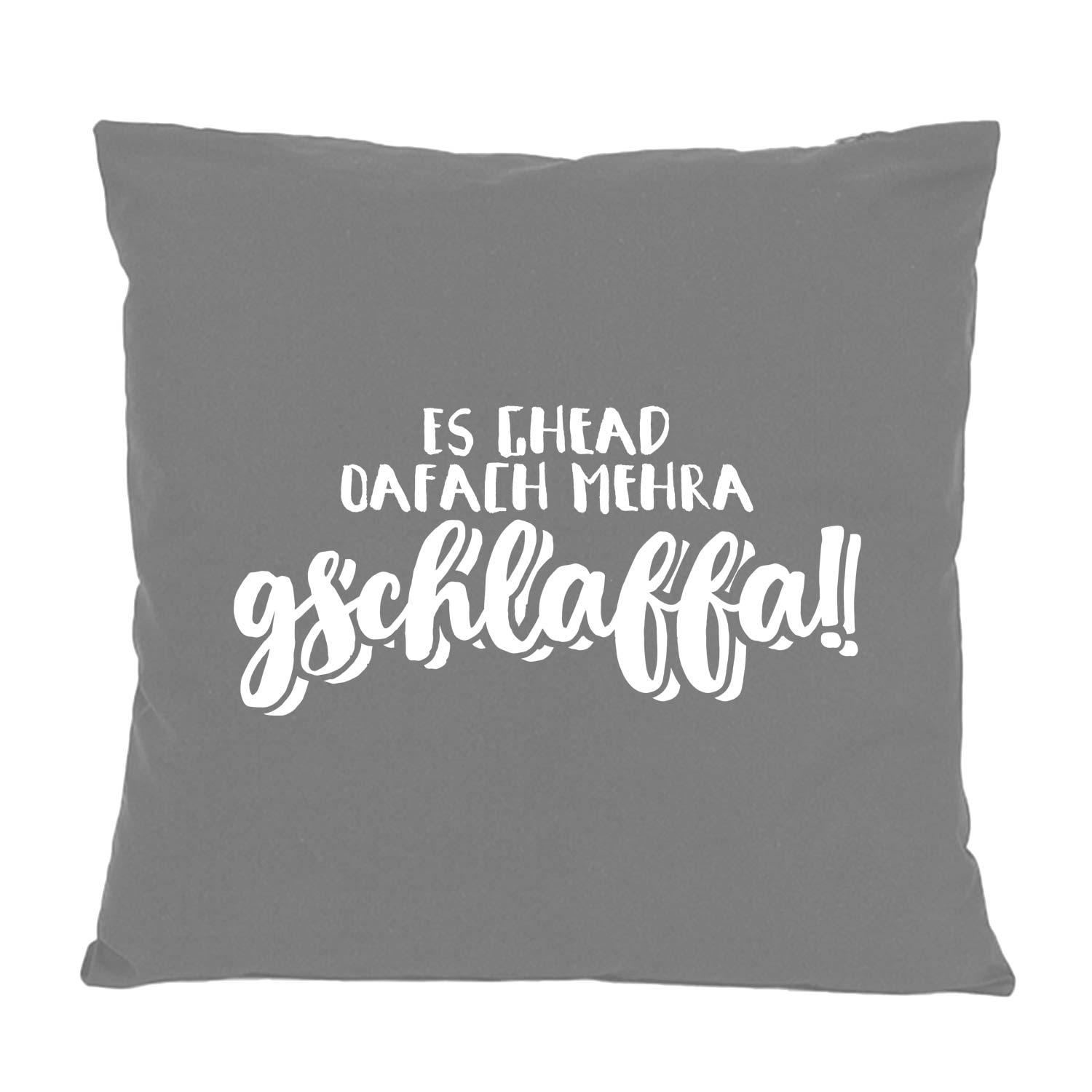 Quadratisches Dekokissen mit bayerischem Schriftzug "oafach mehra gschlaffa", sichtbare Stoffstruktur, ca. 40 x 40 cm, 100 % Baumwolle.
