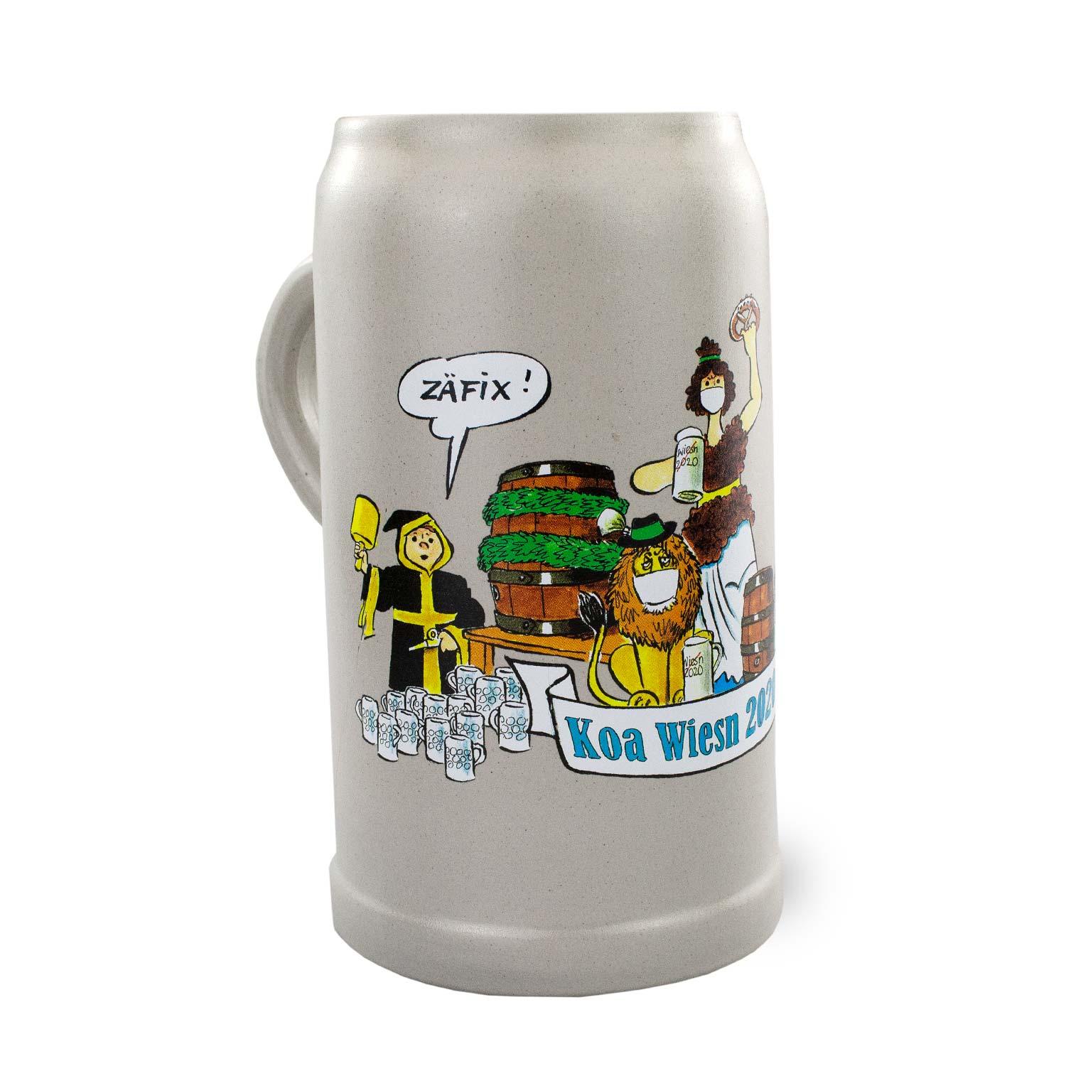 Limitierter Bierkrug aus Steingut mit farbigem Schausteller-Motiv, Jahreszahl 2020 und Schriftzug „Koa Wiesn“.
