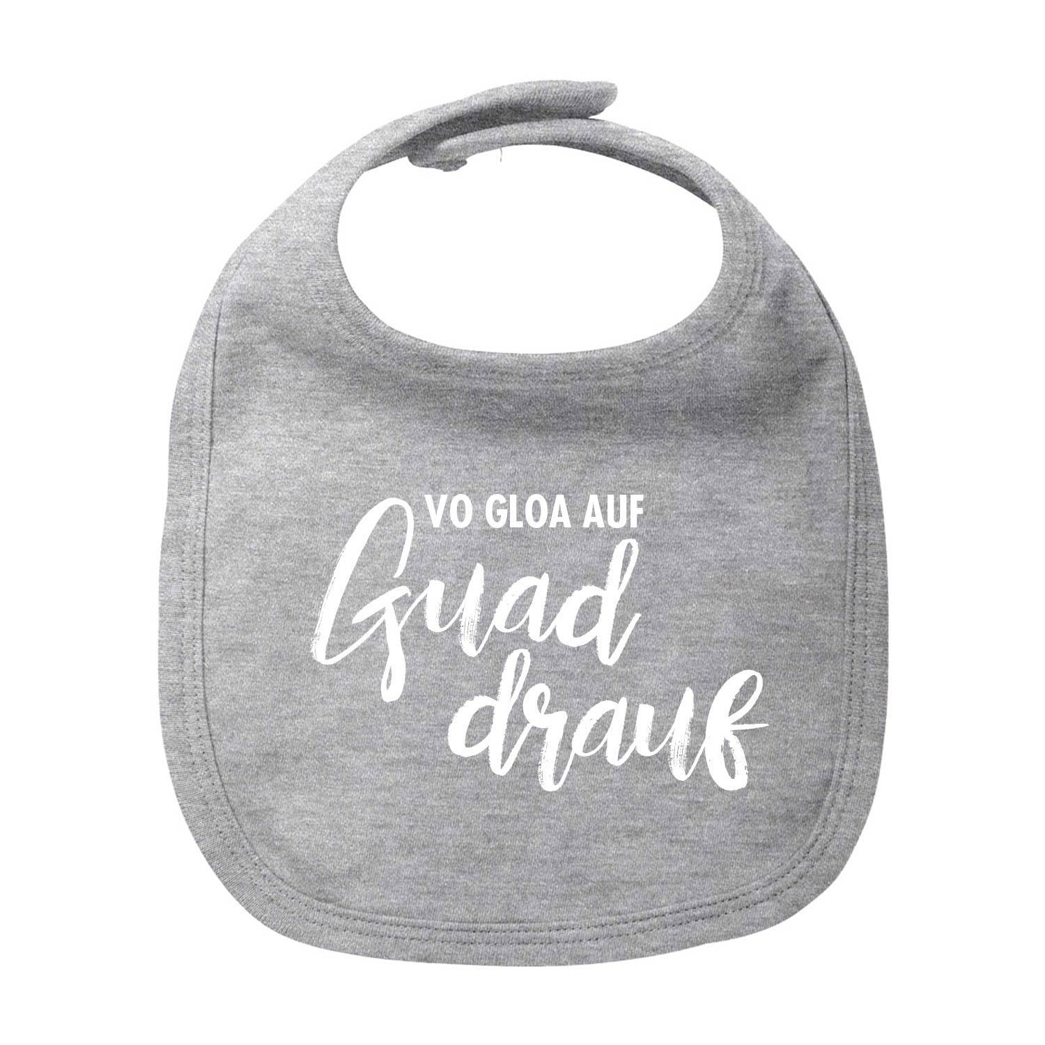 Baby-Lätzchen in Weiß mit blauem Schriftzug „guad drauf“, runde Form, Siebdruck auf Bio-Baumwolle, 35 × 22 cm.