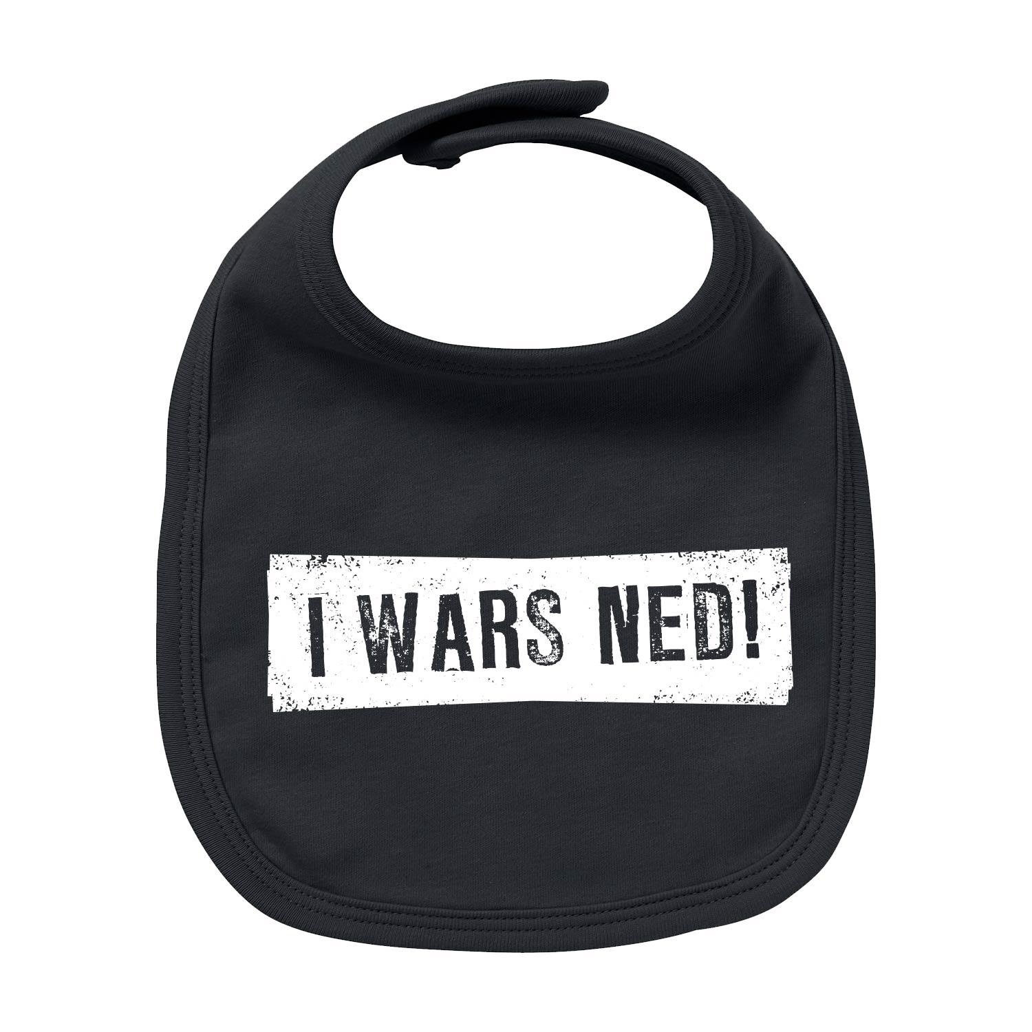 Baby-Lätzchen in Hellblau mit weißem Schriftzug „I wars ned!“, rundem Halsausschnitt und Druckknopf, aus Bio-Baumwolle.