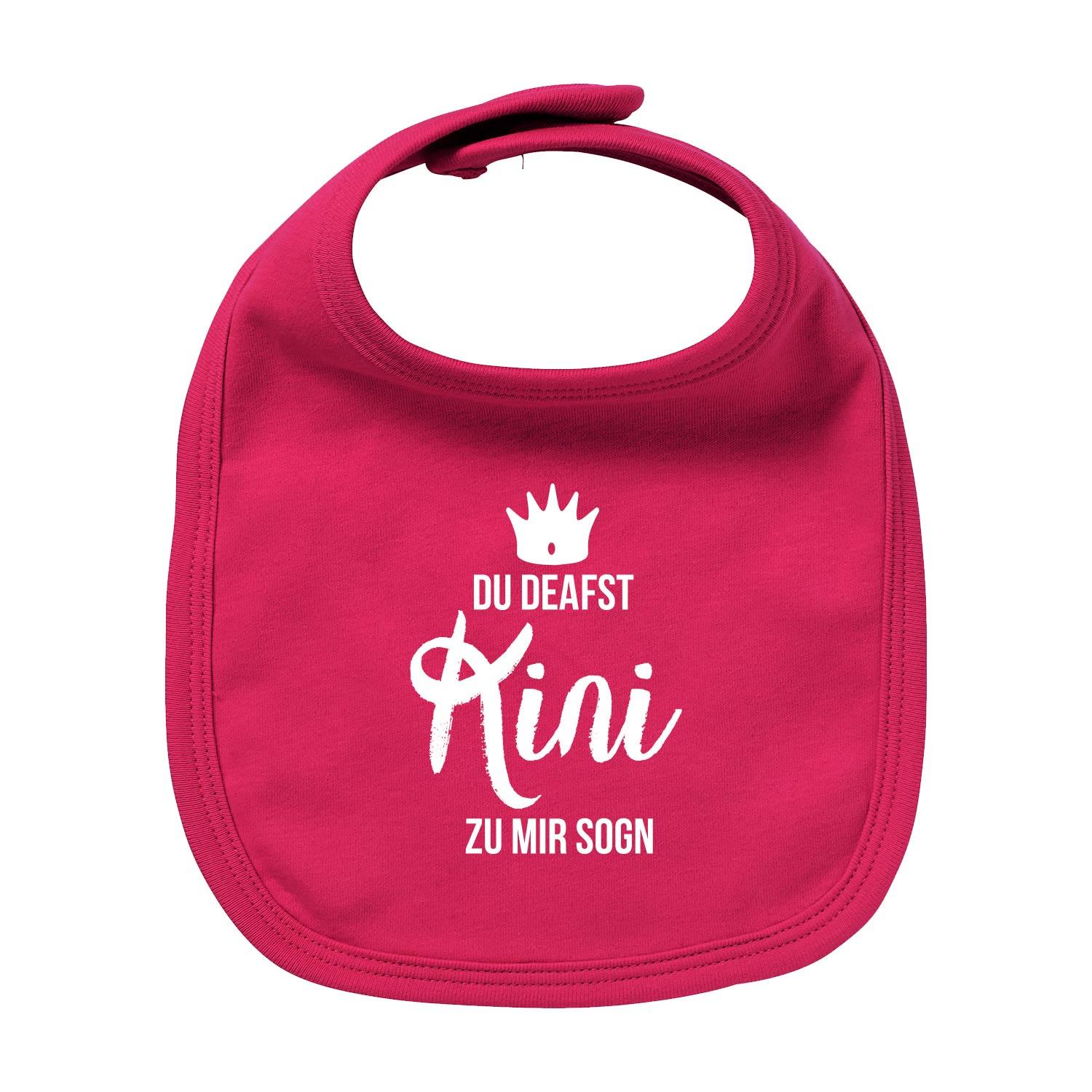 Hellblaues Baby-Lätzchen mit weißem Schriftzug „Kini“, Kronen-Motiv und Druckknopf; aus Bio-Baumwolle.