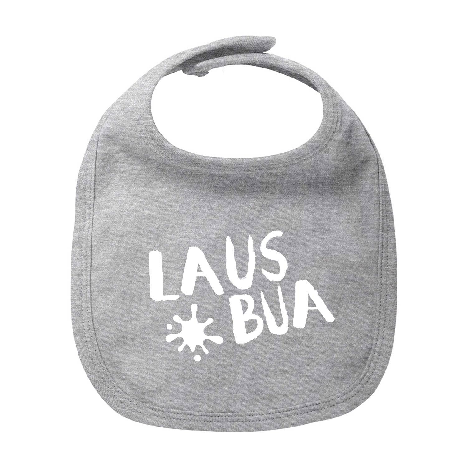 Graues Baumwoll-Lätzchen Lausbua mit weißem Schriftzug und Spritzer, weich und saugfähig für Babys.