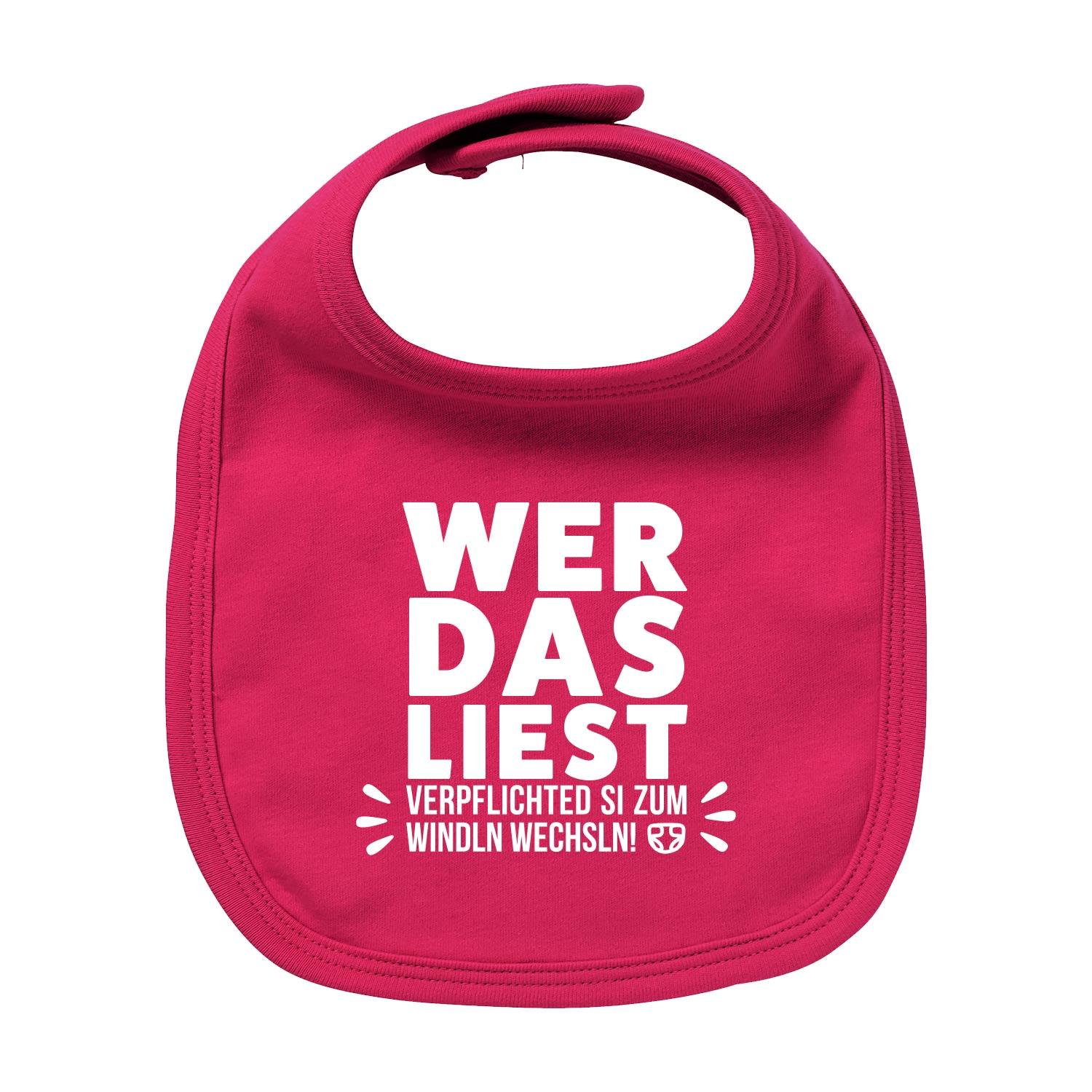 Weißes Baby-Lätzchen mit rotem Herz-Motiv und Aufdruck „Windln wechsln!“, aus Bio-Baumwolle, 35 x 22 cm.