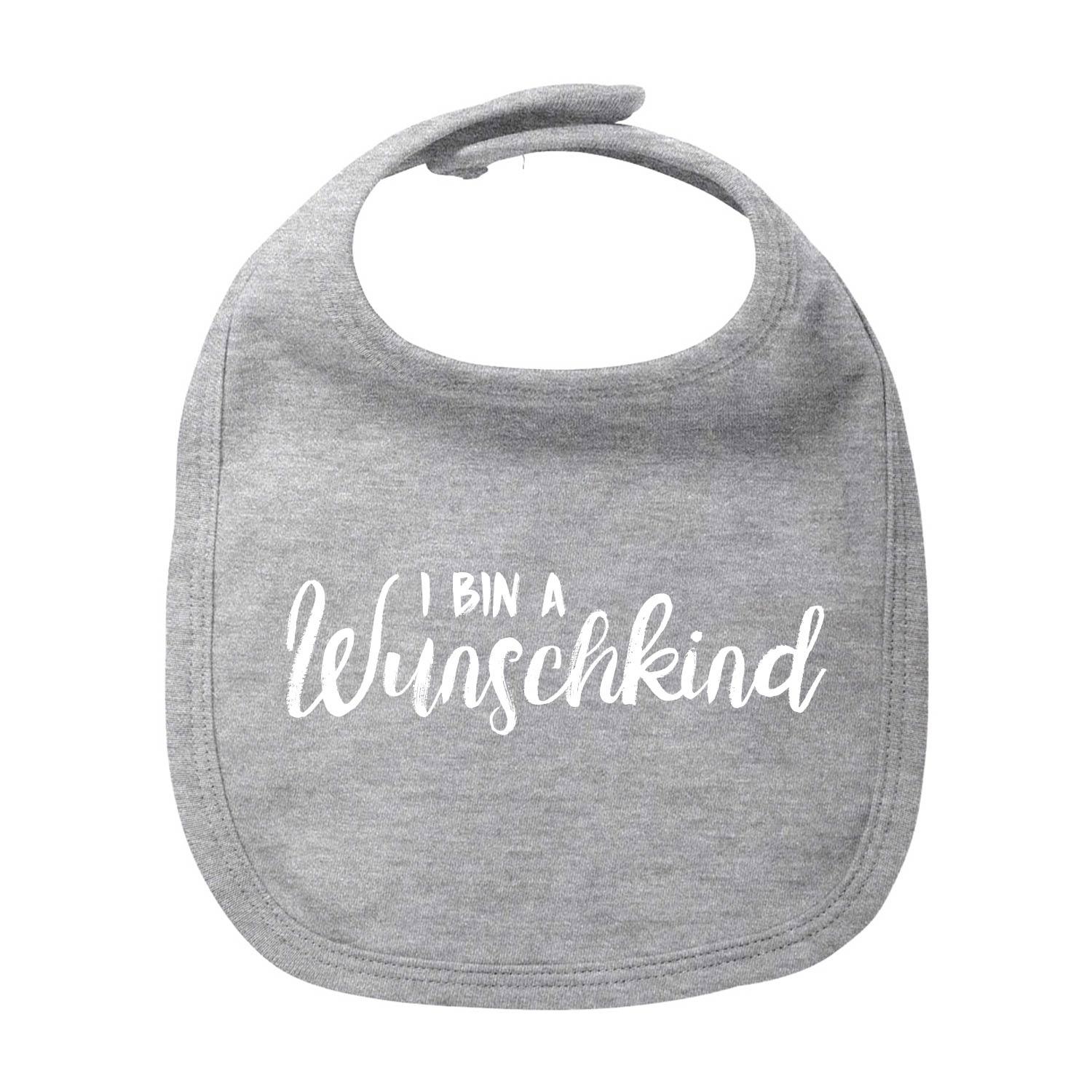 Weißes Baby-Lätzchen mit schwarzem Herz-Motiv, Aufschrift „Wunschkind“, runder Halsausschnitt, Bio-Baumwolle.