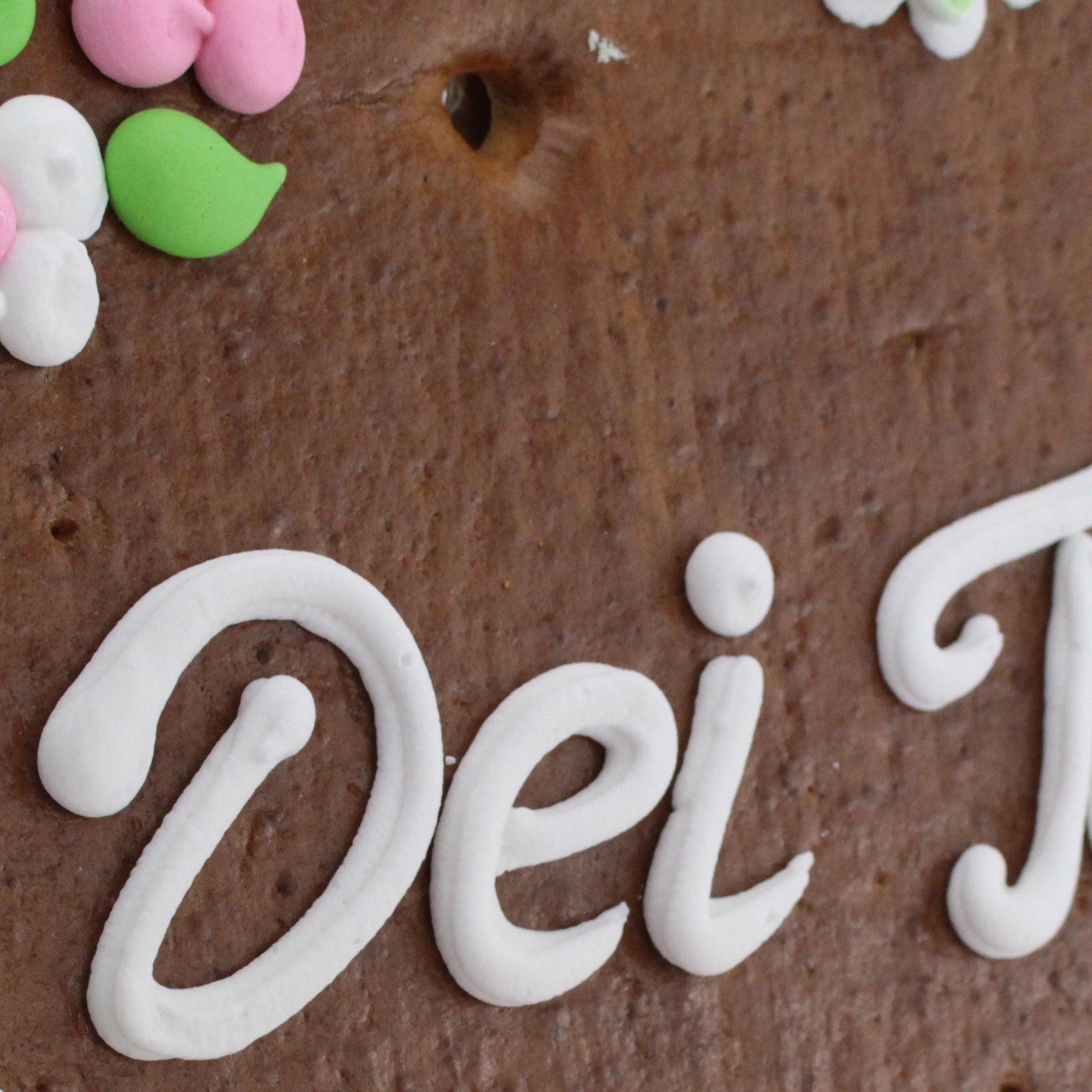 Herzförmiger Lebkuchen mit handverzierter Zuckerglasur, Schriftzug nach Wunsch, rot-braun, ca. 50 x 48 cm, 1 kg.