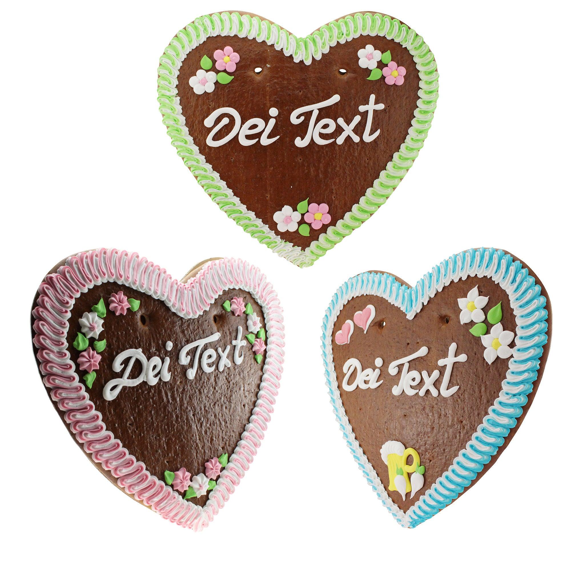Braunes Lebkuchenherz mit weißer Zuckerschrift, verziert mit bunten Randmustern und individuellen Textfeldern, ca. 48 x 50 cm.
