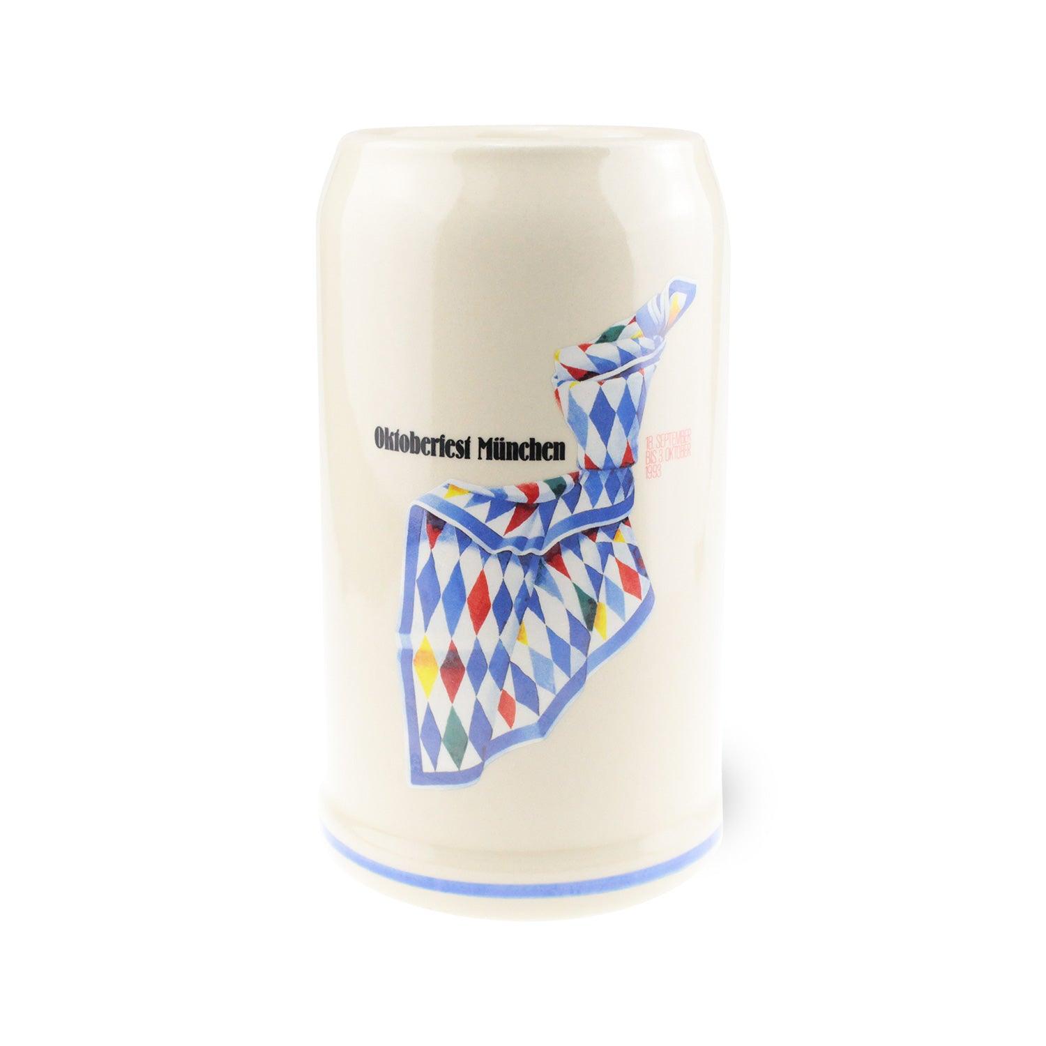 Oktoberfestkrug aus Steingut von 1993 mit detailreicher Farbzeichnung und Schriftzug, 1,0 Liter Inhalt.