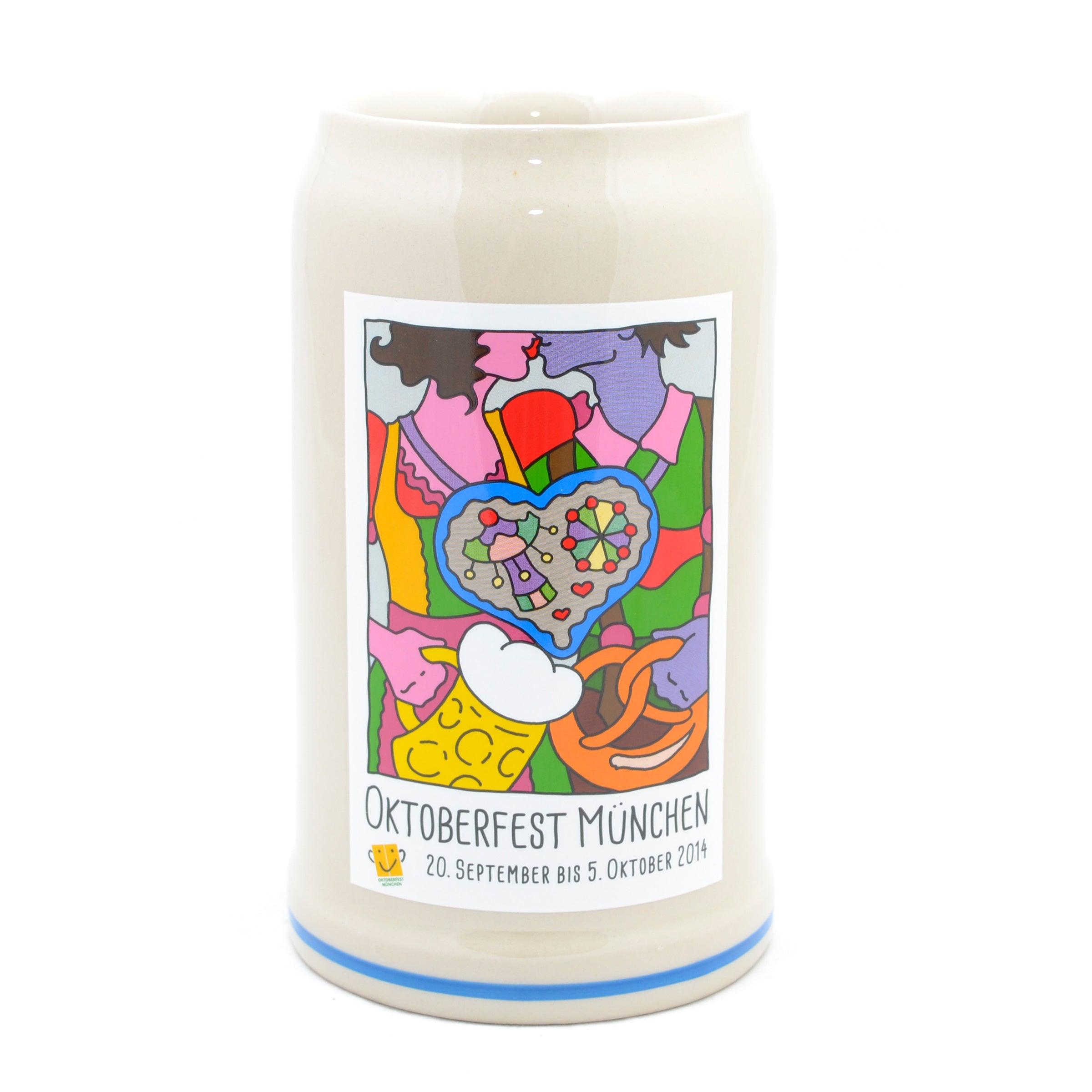 Oktoberfestkrug aus Steingut mit buntem Plakatmotiv von 2014, handgezogenem Griff und matter Oberfläche, 1,0 l.