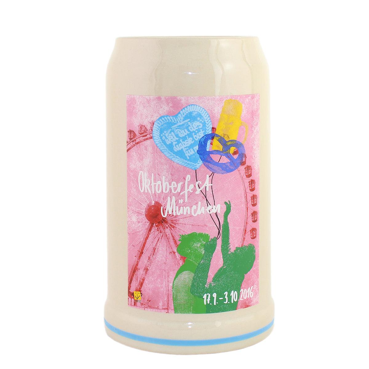 Steingut-Maßkrug mit handgezogenem Henkel und offiziellem Plakatmotiv des Oktoberfests 2016, 1,0 Liter.