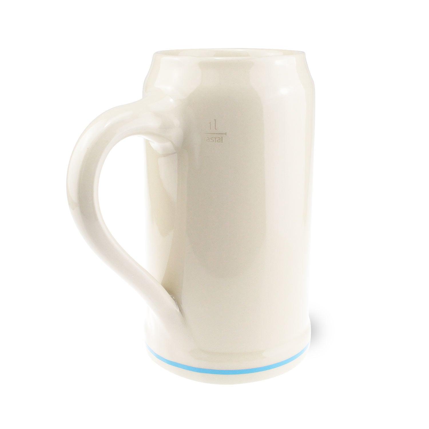 Oktoberfestkrug aus Steingut mit farbigem Plakatmotiv 2019, handgezogener Griff, Fassungsvermögen 1,0 Liter.